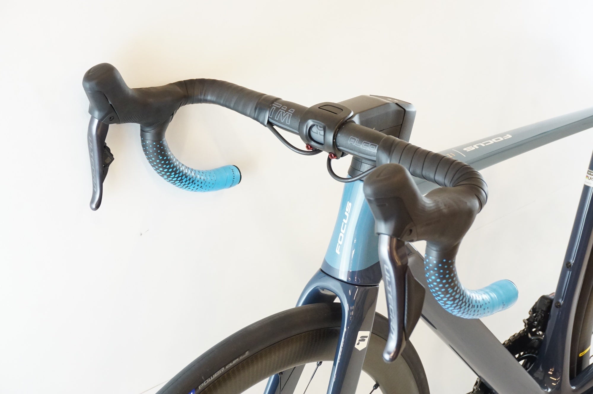 FOCUS 「フォーカス」 IZALCO MAX DISC 2024年モデル ロードバイク