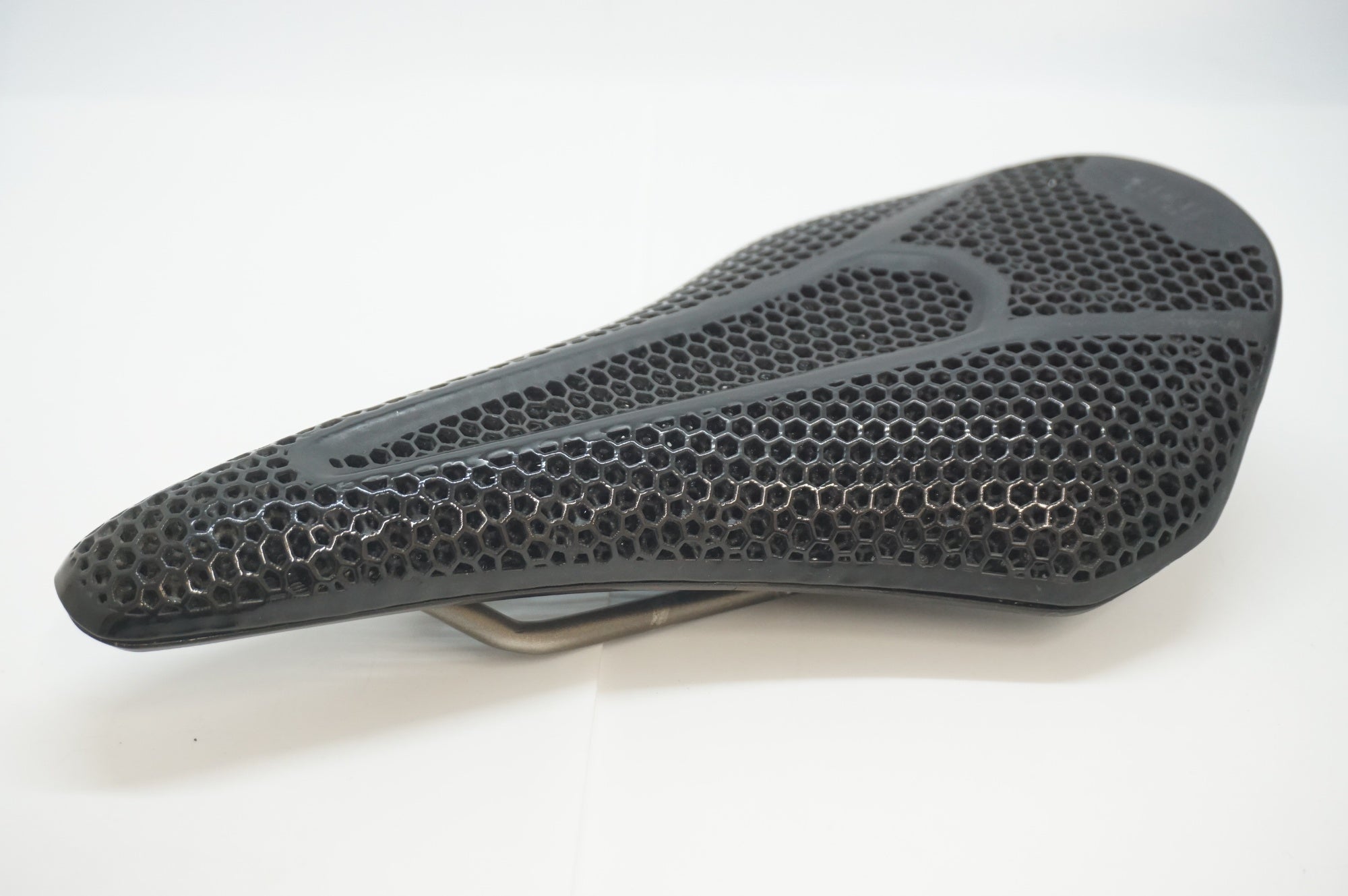 3Dサドル ARGO VENTO R3 ADAPTIVE フィジーク 対面販売限定 】fi'zi:k ( フィジーク ) サドル ARGO VENTO R3