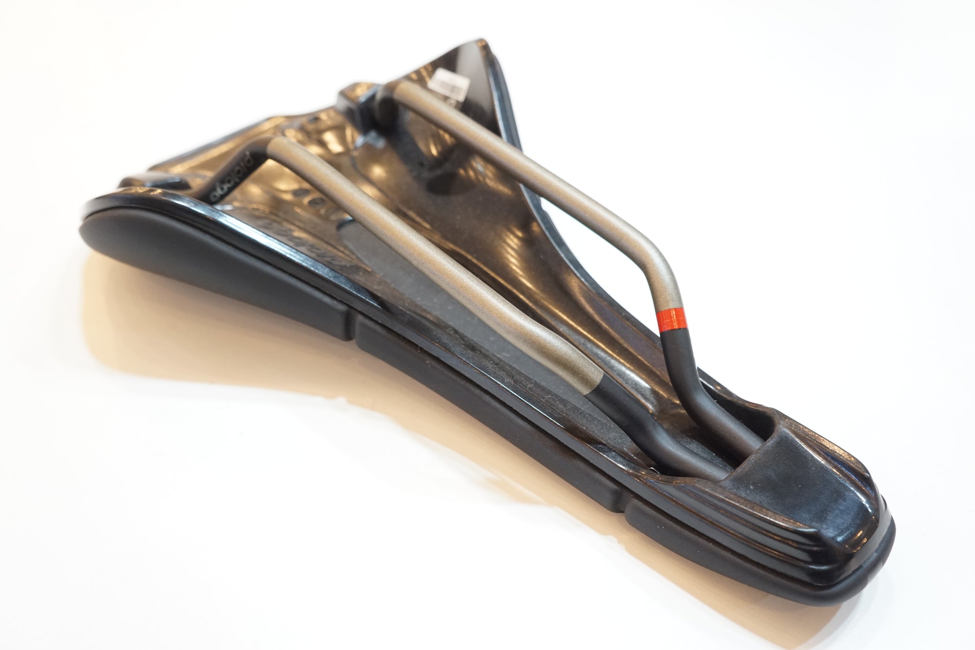 PROLOGO 「プロロゴ」 SCRATCH M5 TIROX サドル / バイチャリ浦和