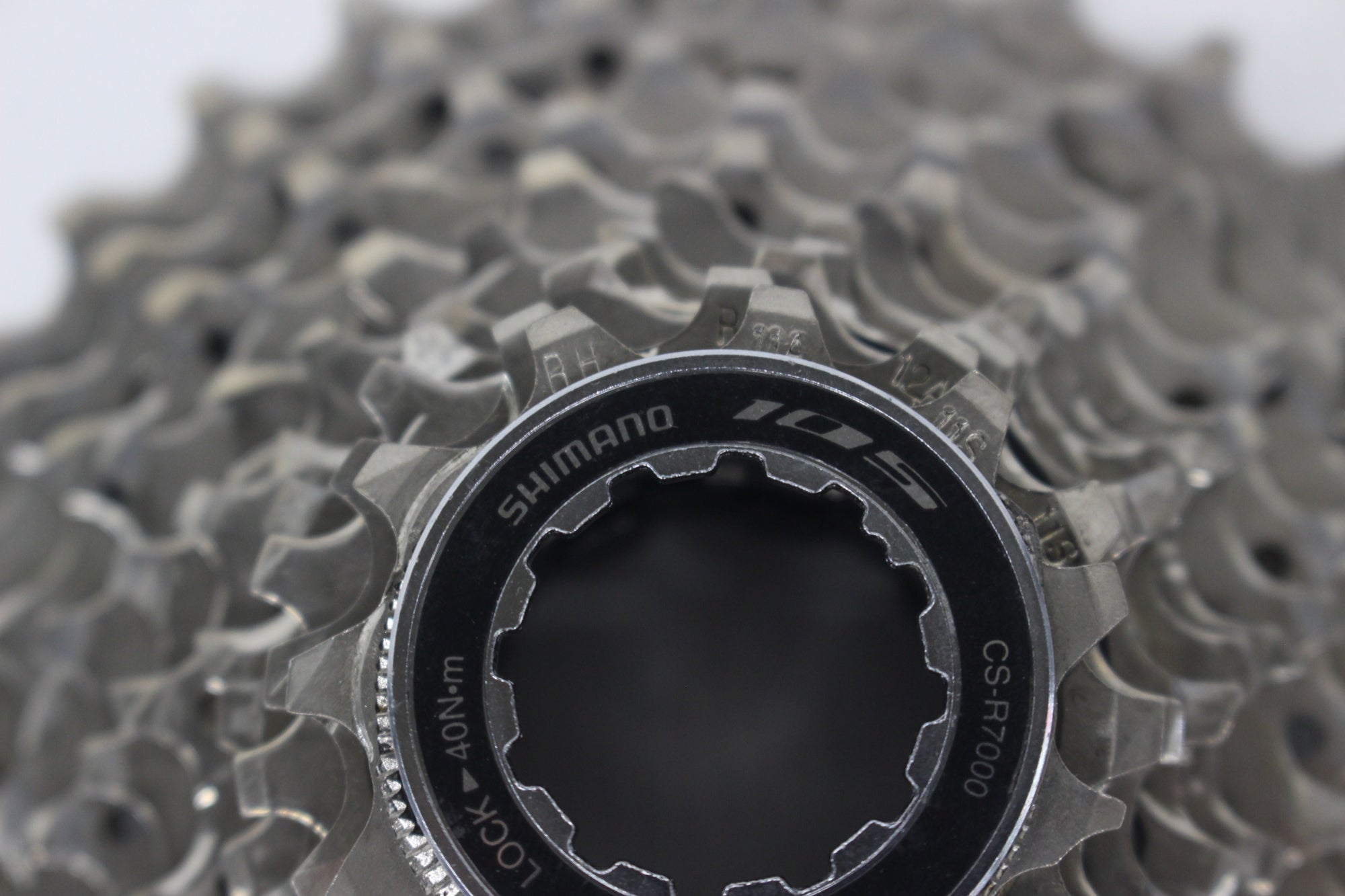 SHIMANO 105 CS-R7000 新品未使用11-30T SHIMANO 「シマノ」 105 CS-R7000 11-30T スプロケット / 阪急