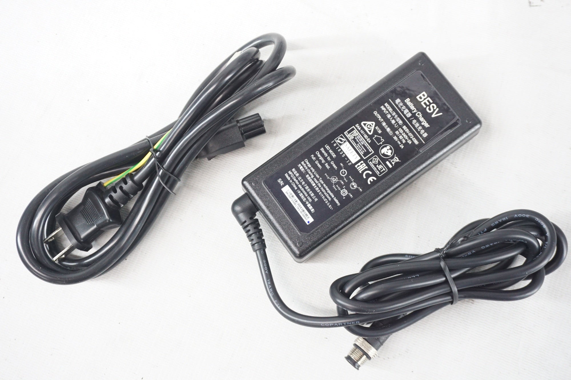 BESV 「ベスビー」 CF1 LINO 2025年モデル 26インチ 電動アシスト自転車 / 阪急塚口店