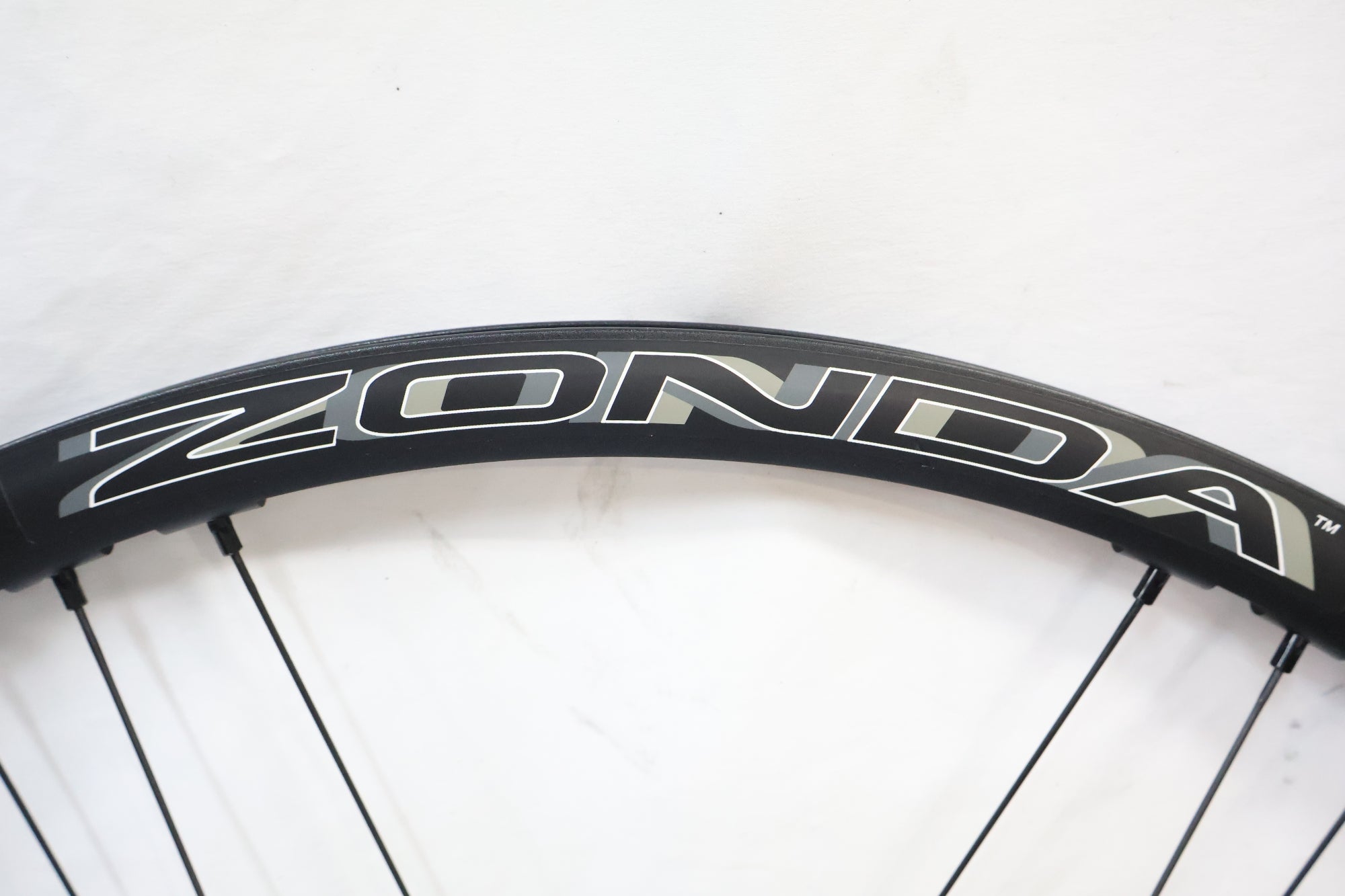 【期間限定特価】 CAMPAGNOLO 「カンパニョーロ」 ZONDA DB DISC シマノ11速 27インチ、700C