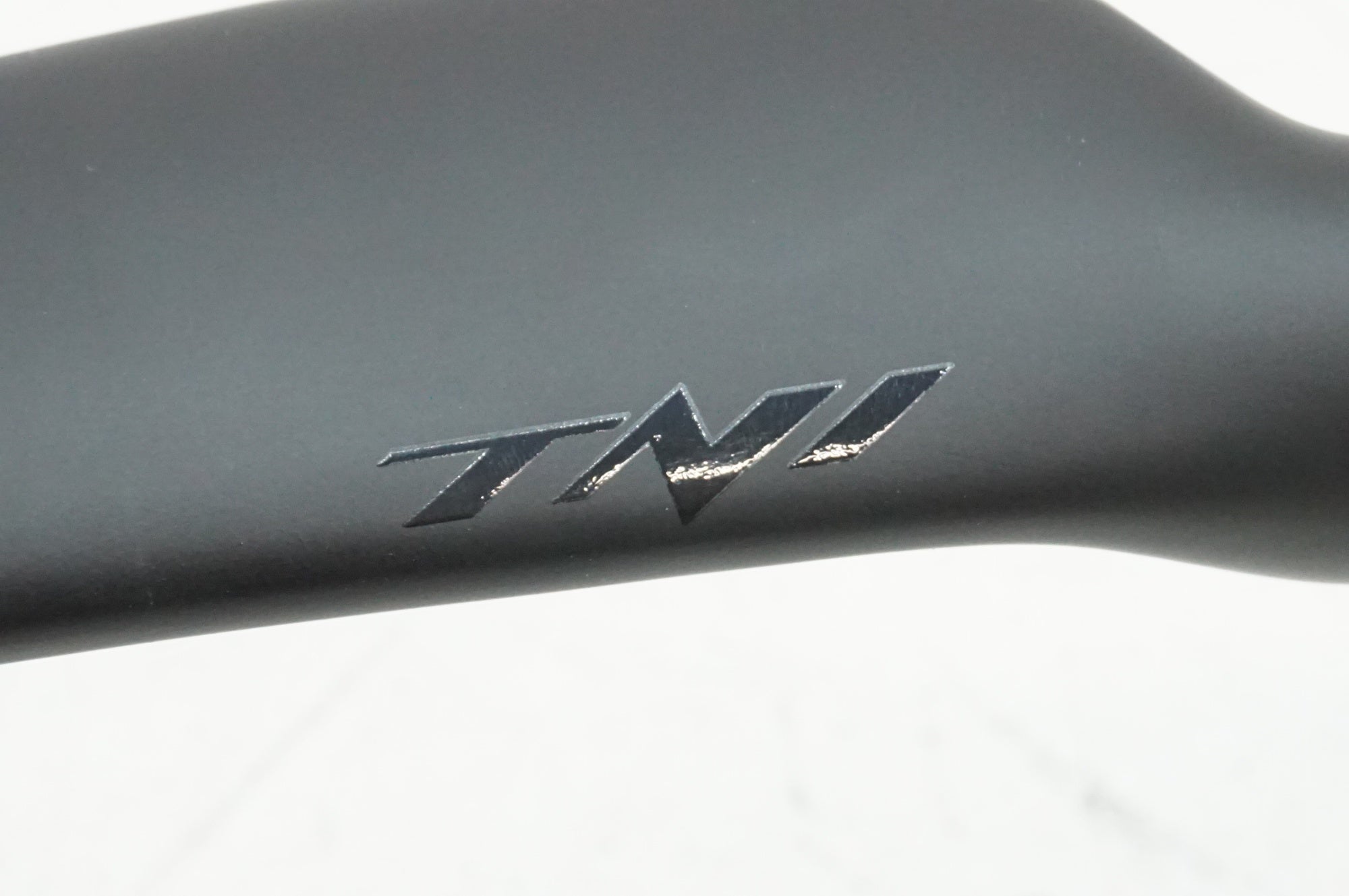 TNI 「ティーエヌアイ」 AEROFAST 400mm φ31.8  ハンドル / 大宮店