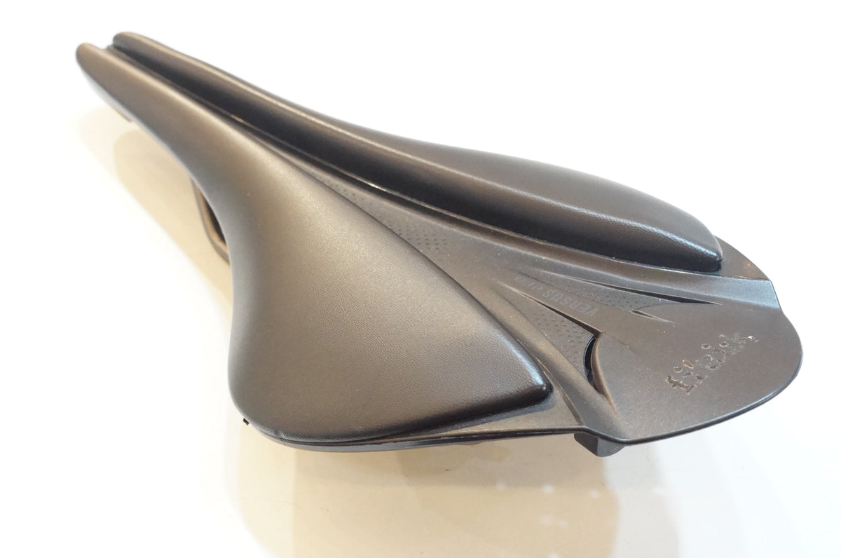 FIZIK 「フィジーク」 ARIONE R3 VERSUS EVO KIUM サドル / 浦和ベース