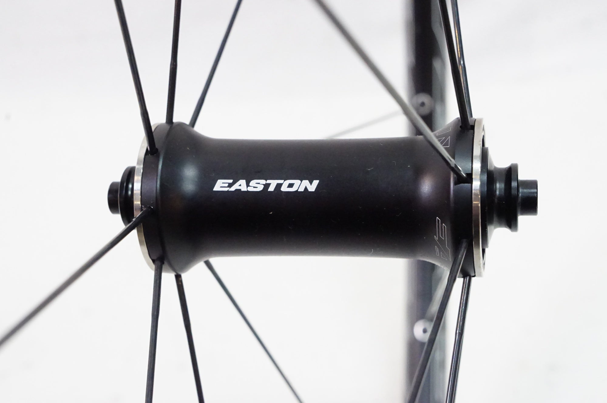 イーストン EASTON EA90 SLX ロードバイクに軽く良く回るアルミホイールです。EASTON EA90
