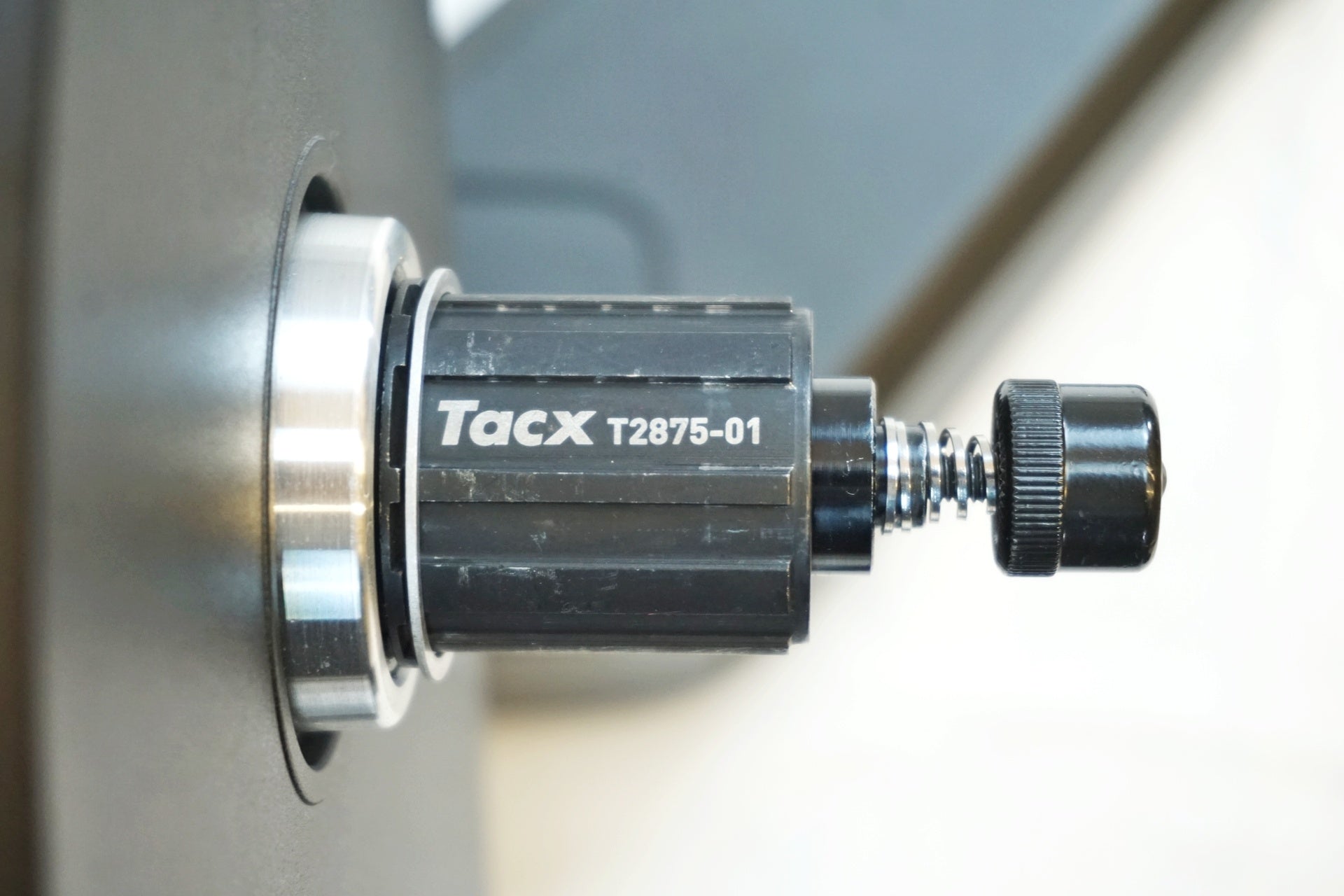 TACX 「タックス」 FLUX S SMART T2900 スマートトレーナー / 有明ガーデン店