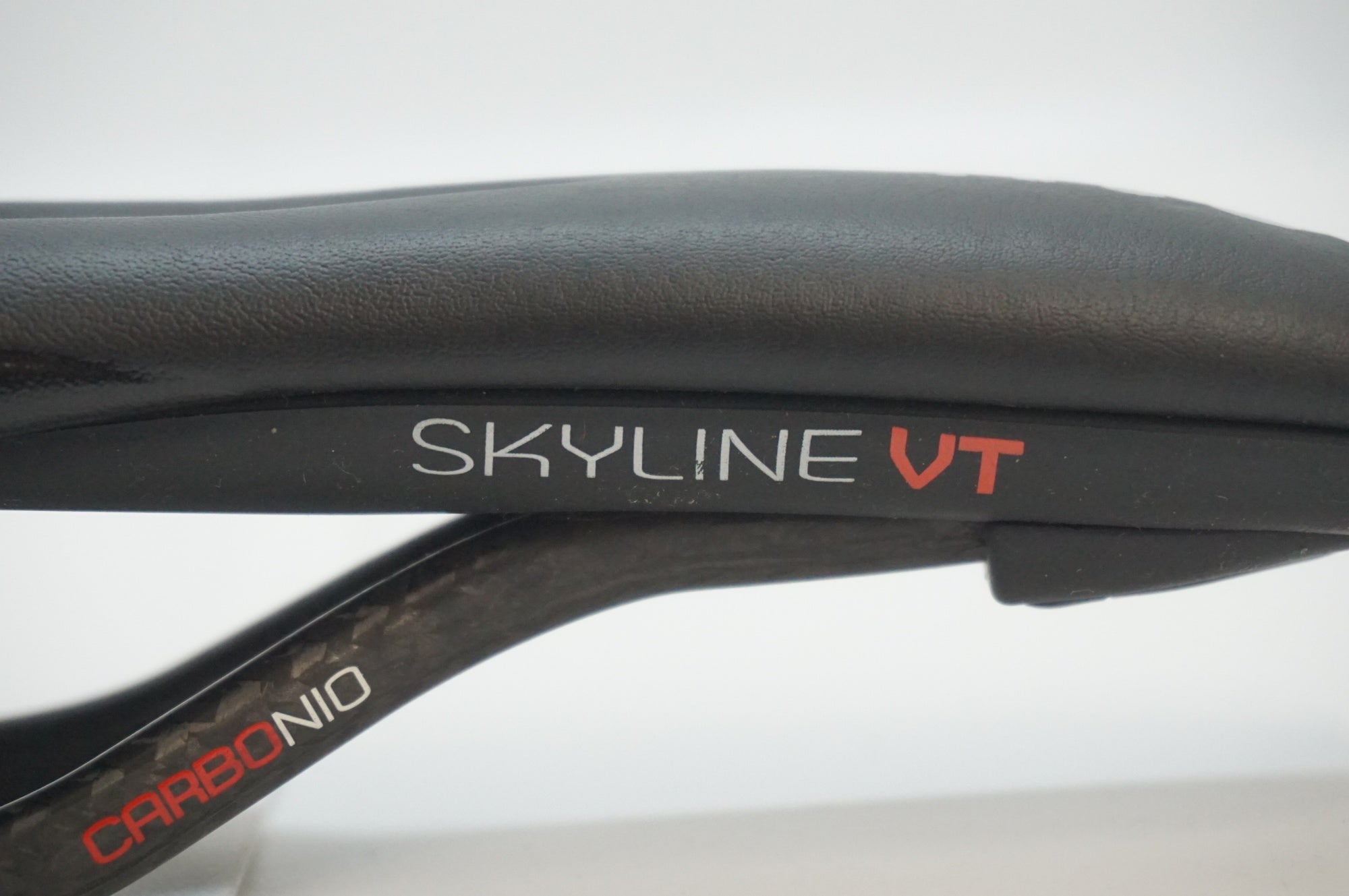 ASTUTE 「アスティーブ」 SKYLINE VT サドル / 福岡店