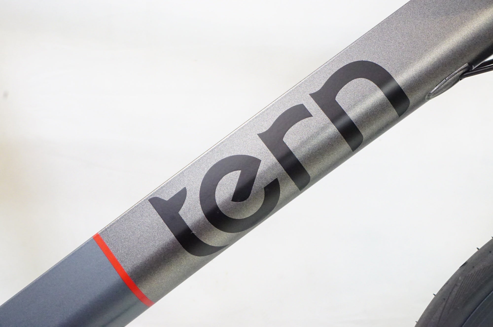Ｙuro商品です TERN 「ターン」 SURGE PRO 2023年モデル 20インチ ミニベロ