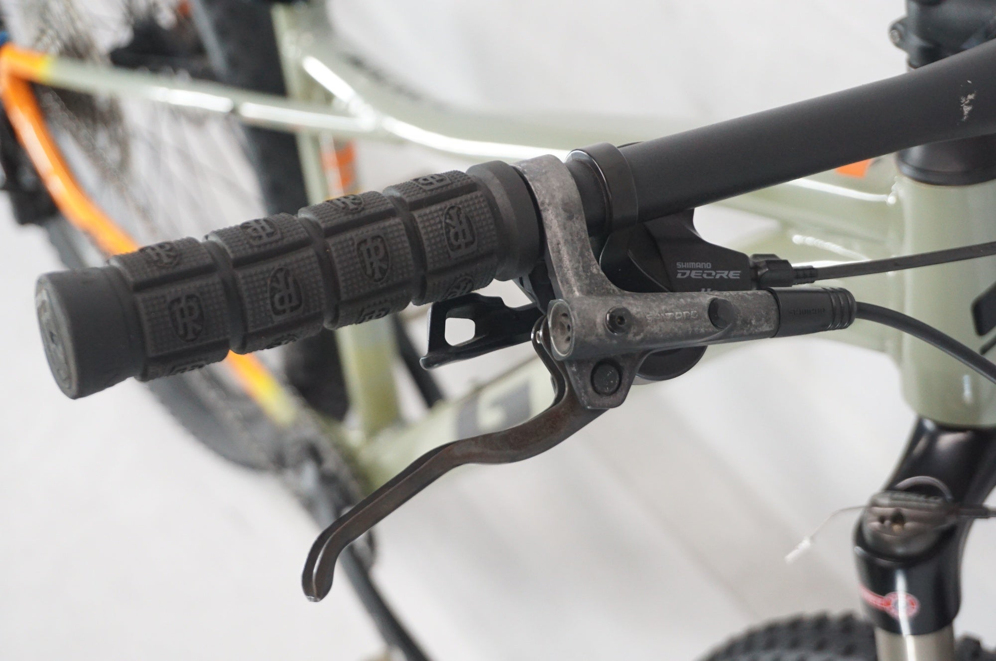 GT 「ジーティー」 AVALANCHE ELITE 2021年モデル マウンテンバイク