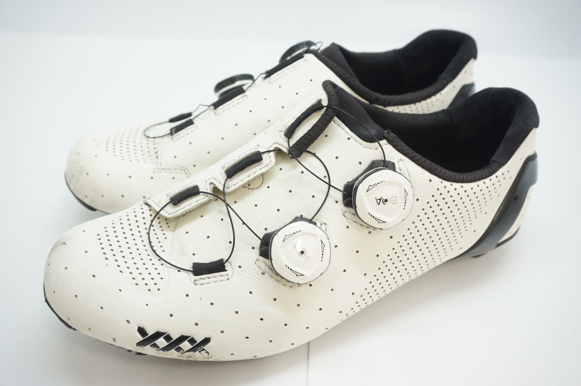 Bontrager XXX シューズ シルバー
フォイクト　シグネチャーモデル BONTRAGER 「ボントレガー」 XXX ROAD 40(25.7cm)サイズ