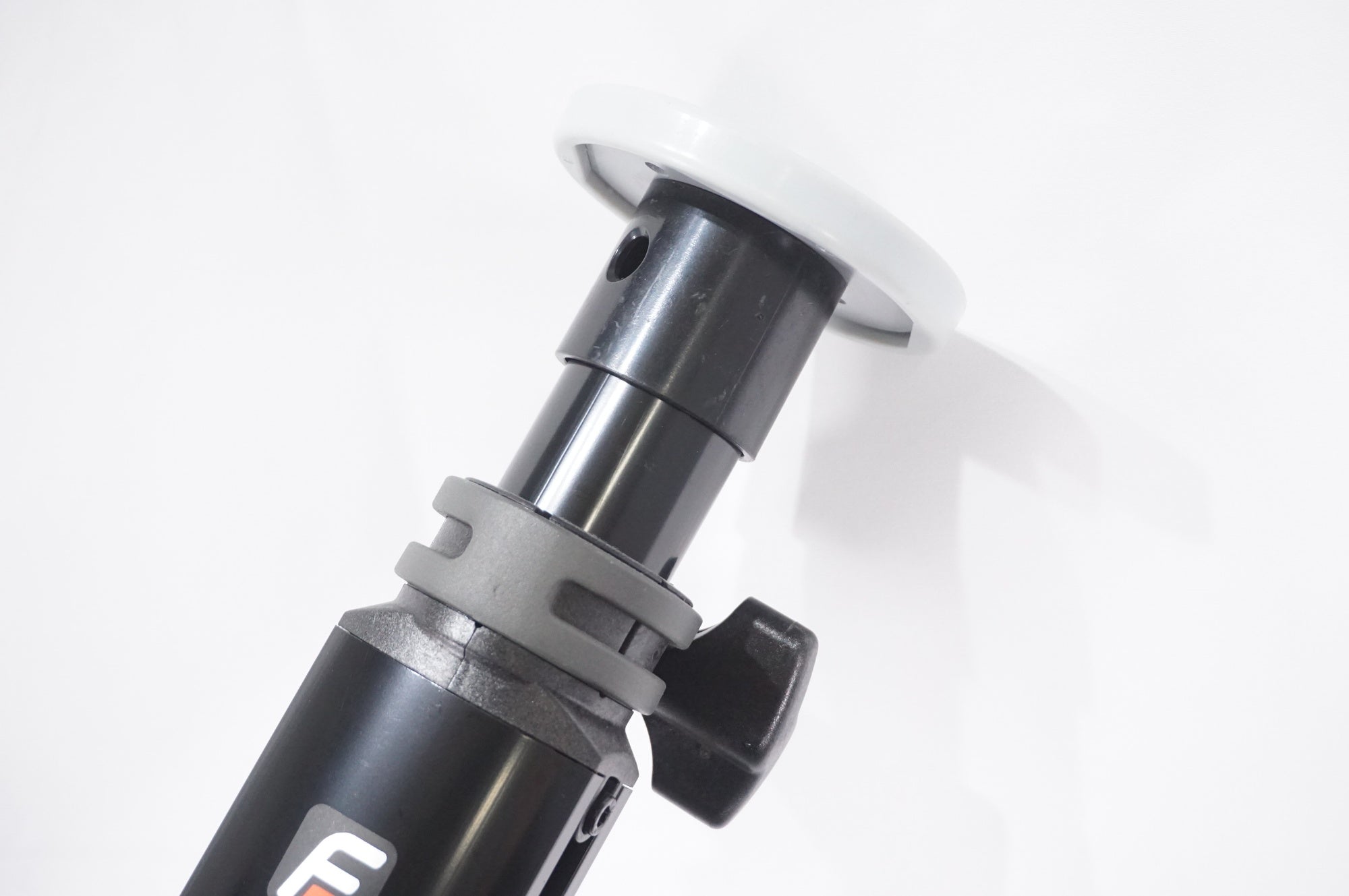 FEEDBACK SPORTS 「フィードバックスポーツ」 VELO COLUMN ディスプレイスタンド / AKIBA店