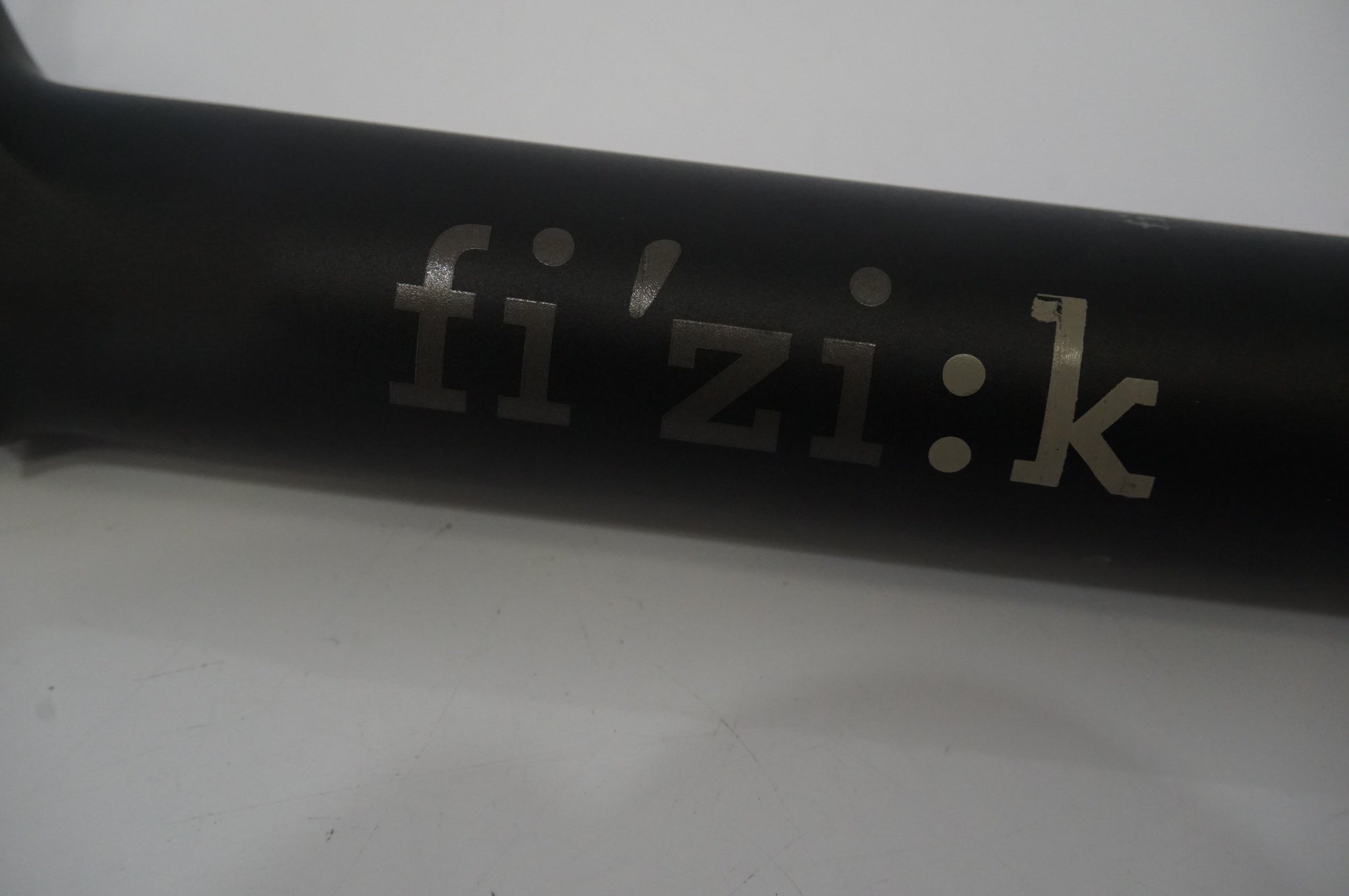 FIZIK 「フィジーク」 CYRANO φ31.6 330mm シートポスト / 浜松店