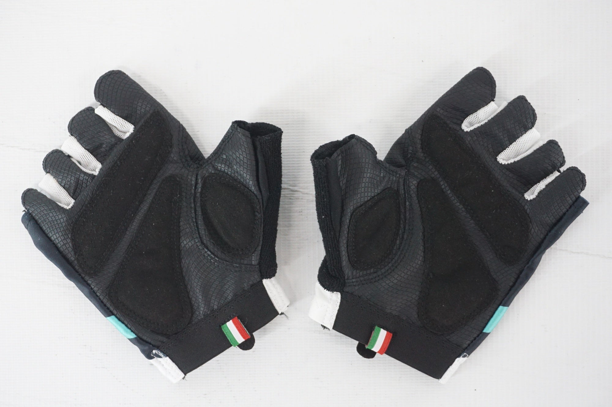 BIANCHI 「ビアンキ」 Mサイズ 指切りグローブ / 阪急塚口店