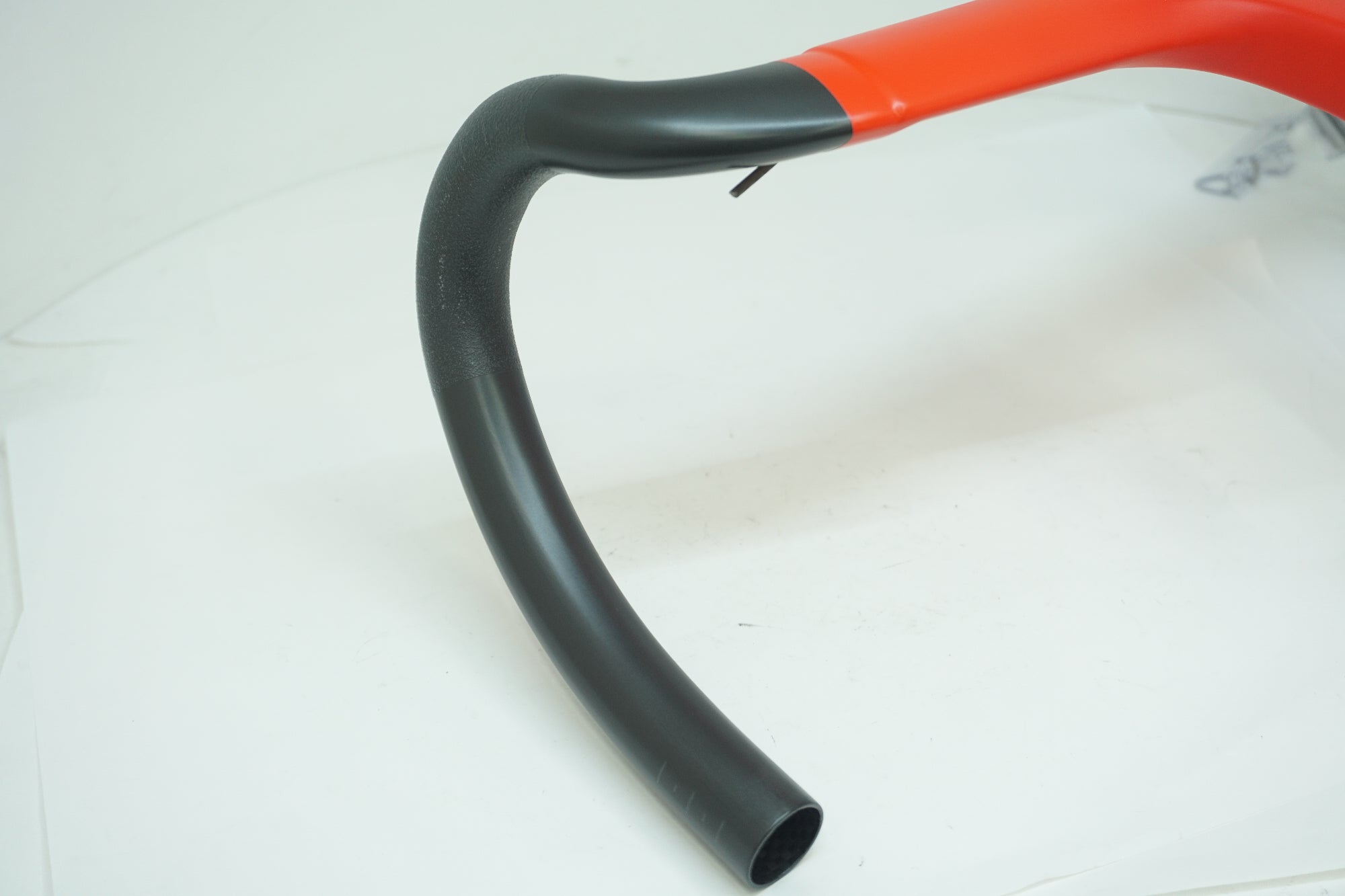 BMC 「ビーエムシー」 ICS CARBON AERO 360mm コックピットシステム ハンドル / 大阪美原北インター店