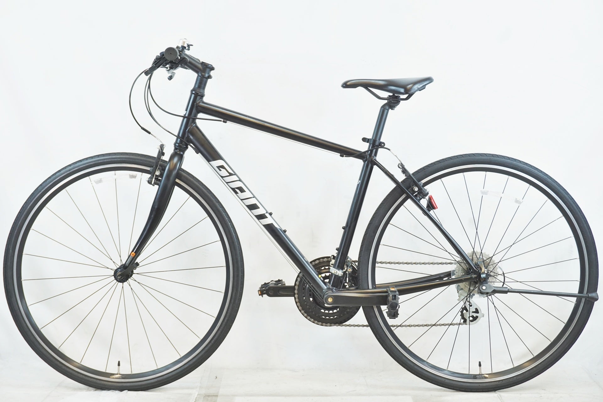 GIANT 「ジャイアント」 ESCAPE R3 2024年モデル クロスバイク / 有明 GIANT 「ジャイアント」 ESCAPE R3 2024年モデル クロスバイク / 有明