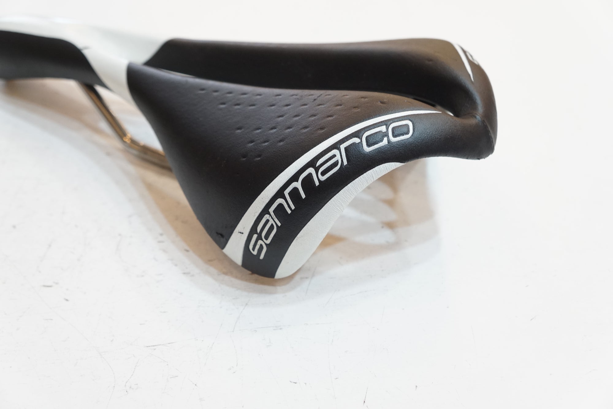 SAN MARCO 「サン マルコ」 MANTRA RACING NARROW サドル / バイチャリ浦和ベース