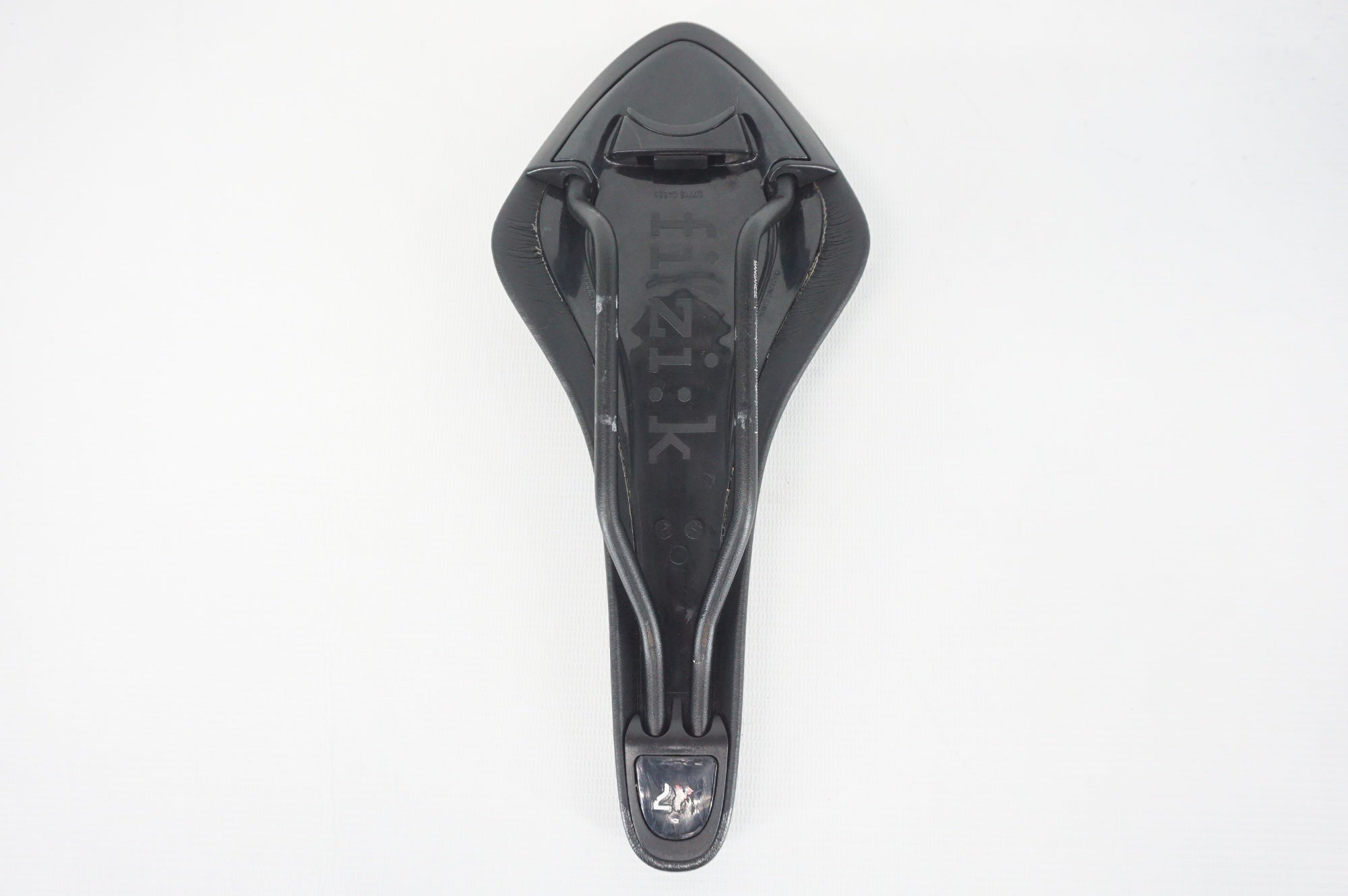 FIZIK フィジーク　ARIONE R7 サドル　と　ボトルホルダー FIZIK 「フィジーク」 ARIONE R7 サドル / 阪急塚口店 ｜ バイチャリ