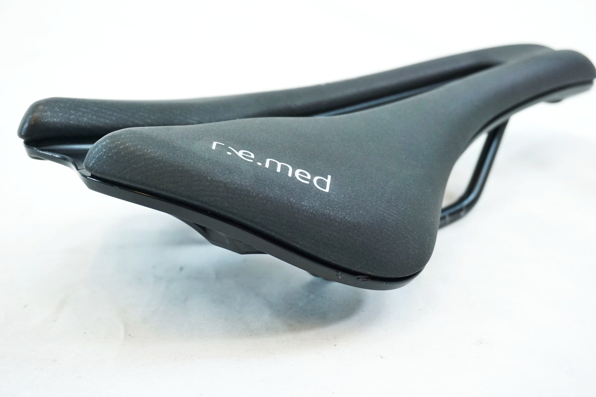 SELLE ROYAL 「セライタリア」 R.e.med 3 サドル / 有明ガーデン店