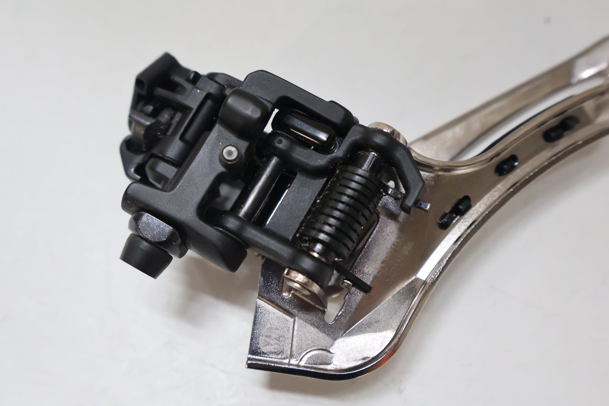 DURA-ACE フロントディレイラーFD-R9100‐B 28.6/31.8 Amazon.com: SHIMANO Front Mech Dura Ace R9100 11spd 28.6