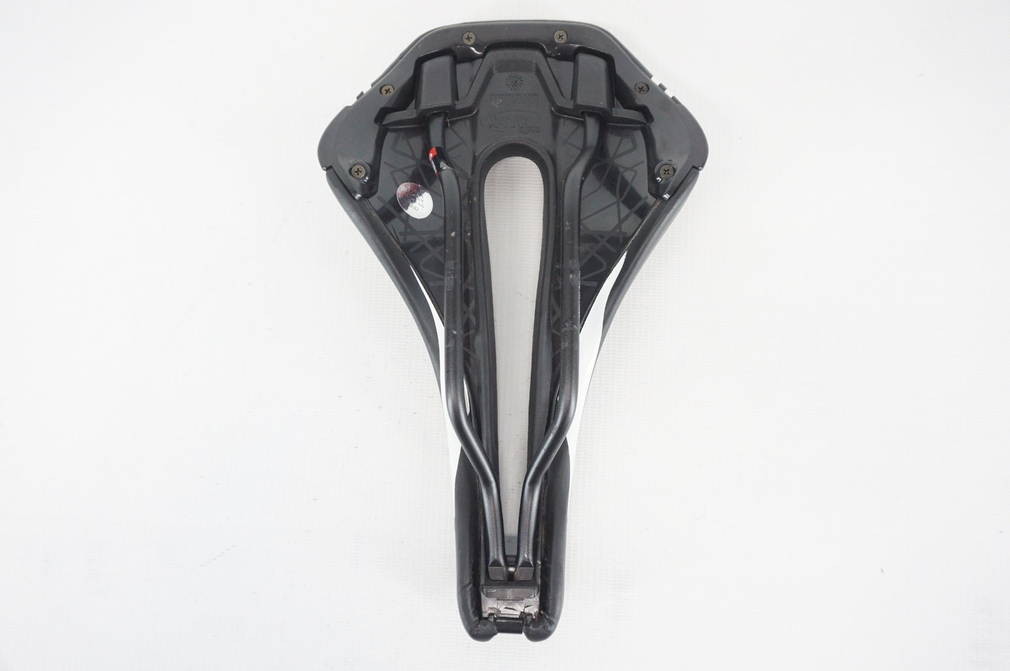 SELLE ITALIA 「セライタリア」 NOVUS BOOST SUPER FLOW サドル / 阪急