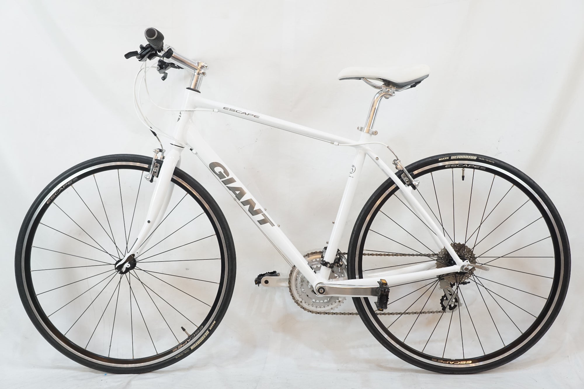 GIANT 「ジャイアント」 ESCAPE R3 2015年モデル クロスバイク / バイチャリ浦和ベース