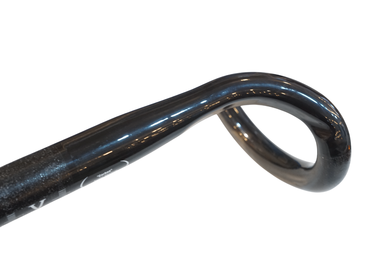 TNI 「ティーエヌアイ」 CARBON SUPER SHALLOW 400mm φ31.8 ハンドル / バイチャリ浦和ベース