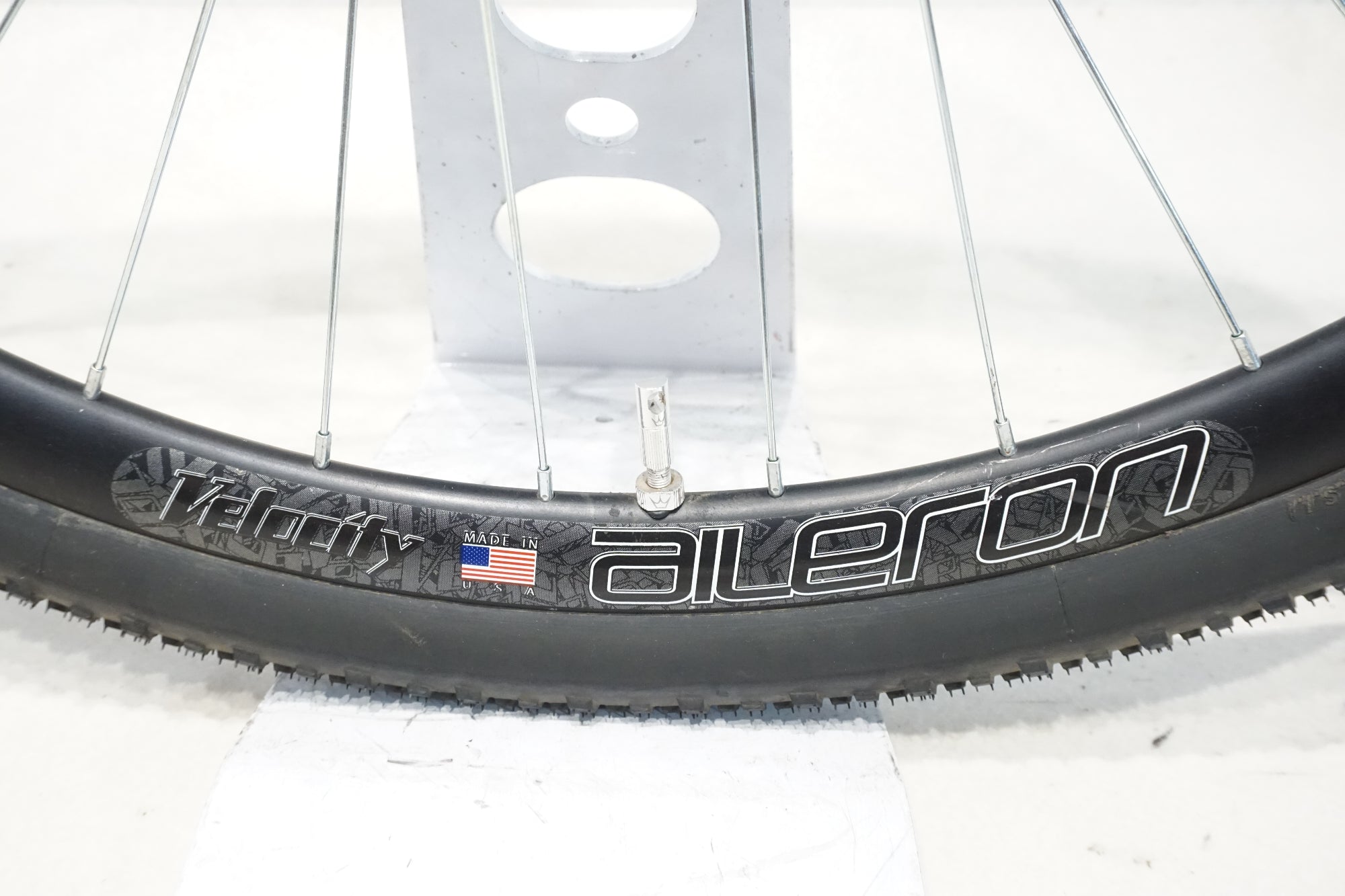 VELOCITY 「ヴェロシティ」 AILERON BLUELUG GRANCOMPE スモールフランジハブ シングル ホイールセット / 横浜戸塚店