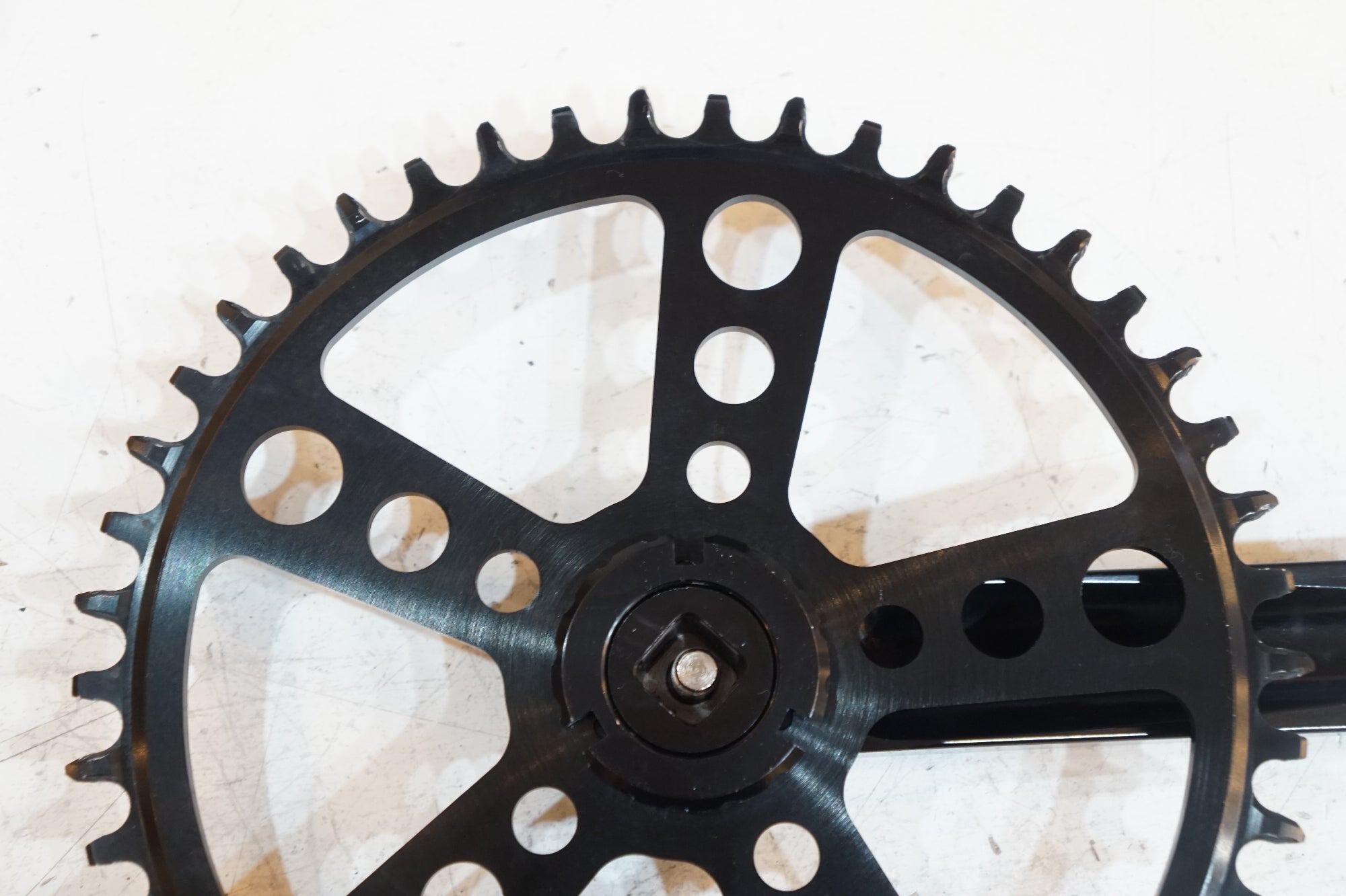 WHITE INDUSTRIES 「ホワイト インダストリーズ」 46T 165mm クランク / バイチャリ浦和ベース