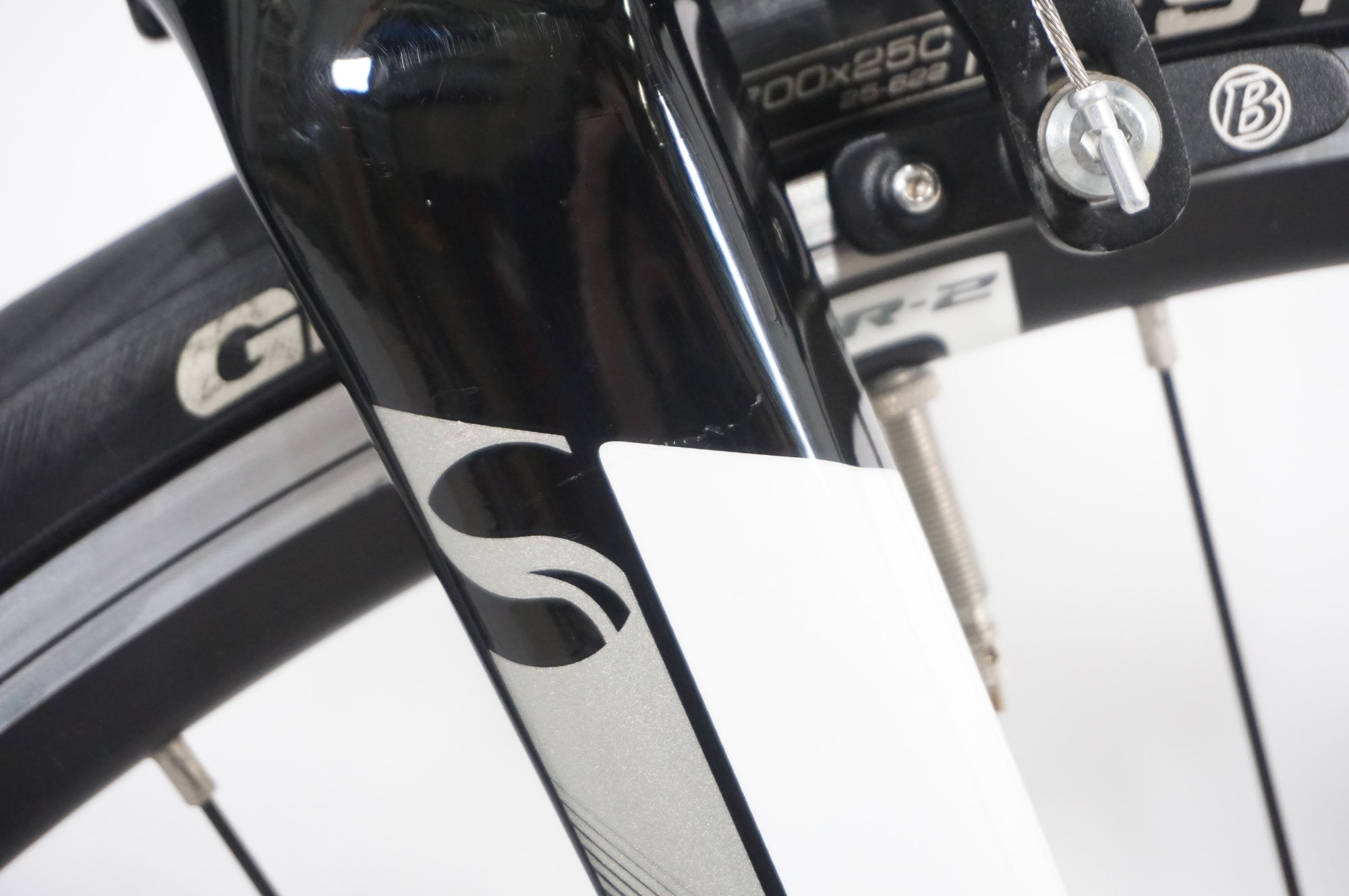 GIANT 「ジャイアント」 DEFY4 2015年モデル ロードバイク / AKIBA店