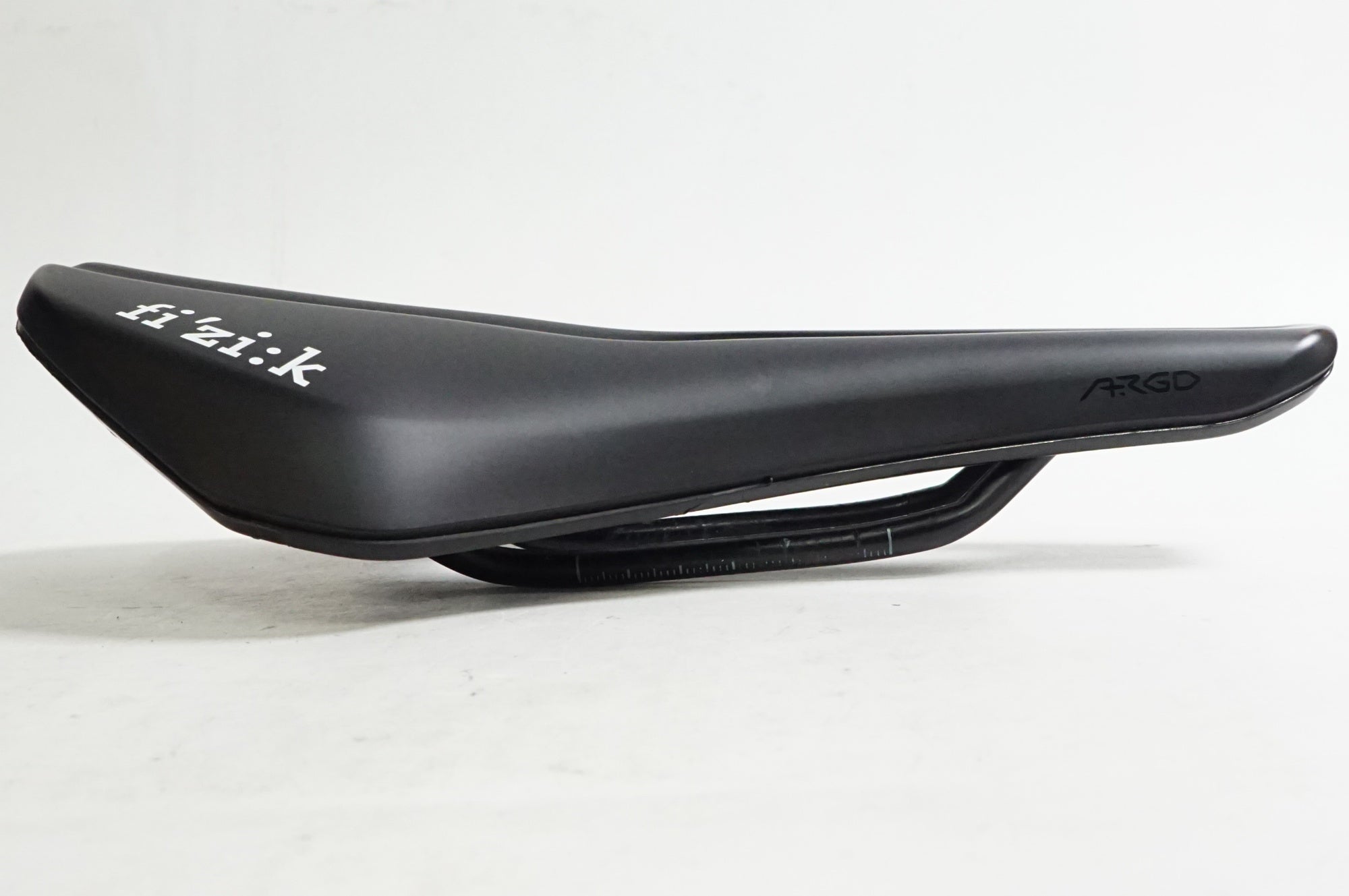 FIZIK 「フィジーク」 TEMPO ARGO R5 サドル / 熊谷本店