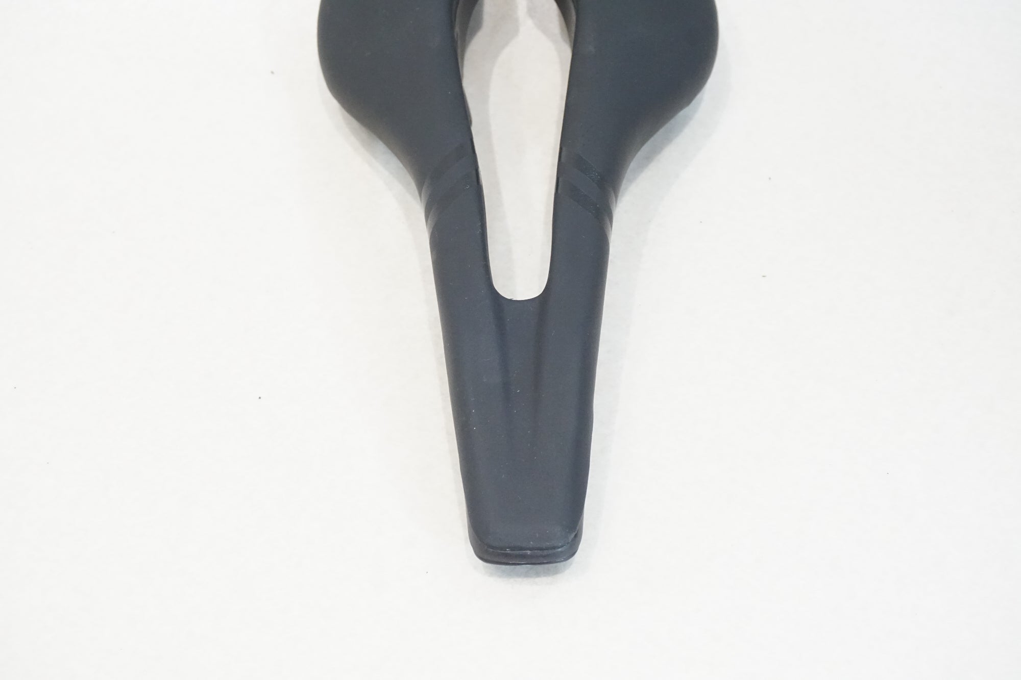 SELLE ITALIA 「セライタリア」 SP-01 チタンレール サドル / 横浜戸塚店