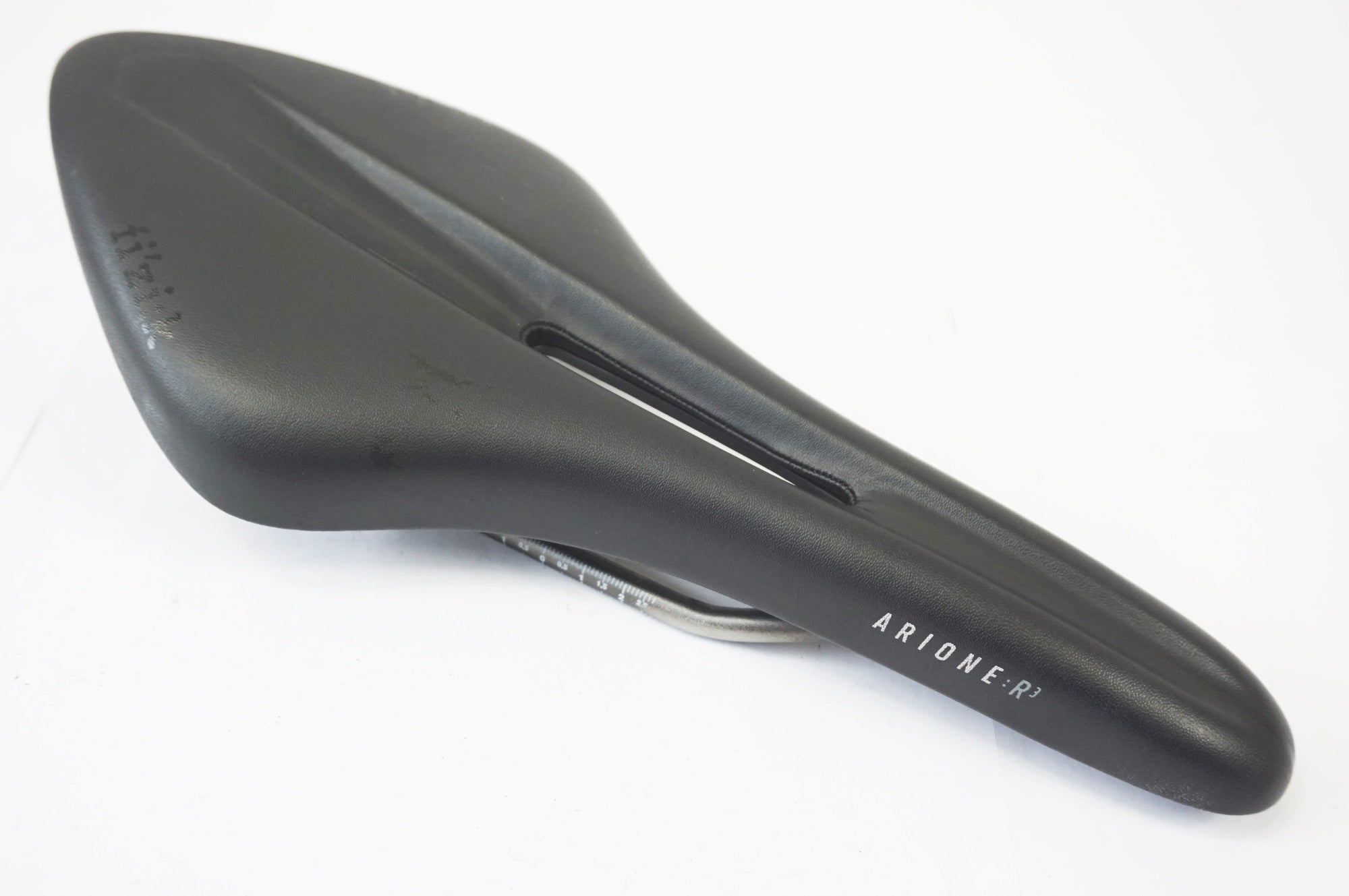 FIZIK 「フィジーク」 ARIONE R3 サドル / バイチャリ世田谷店