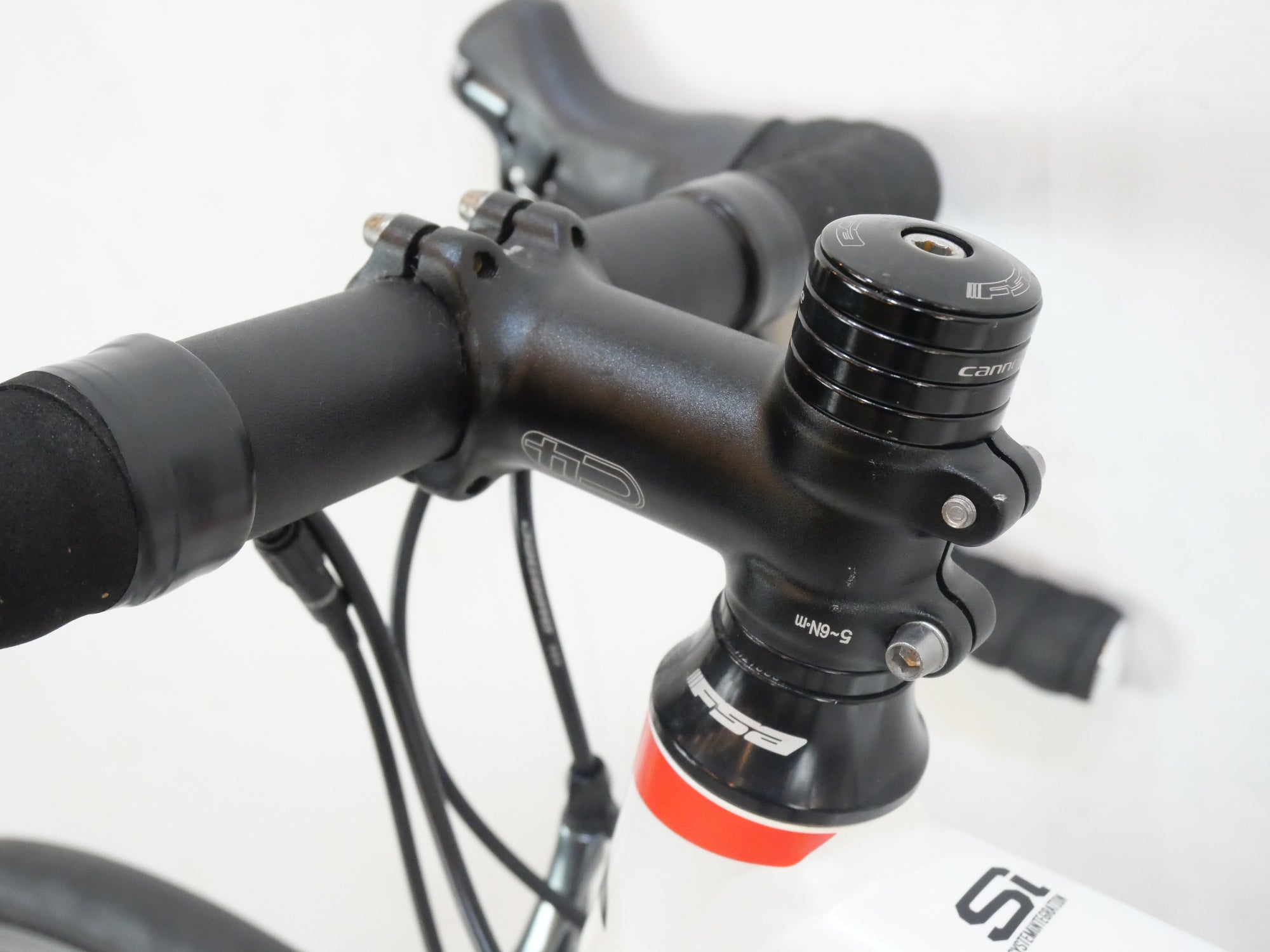 キャノンデール　CAAD　Optimo tiagra 2018年　空気入れ付属 CANNONDALE 2018 ROADBIKE CAAD OPTIMO TIAGRA キャノンデール