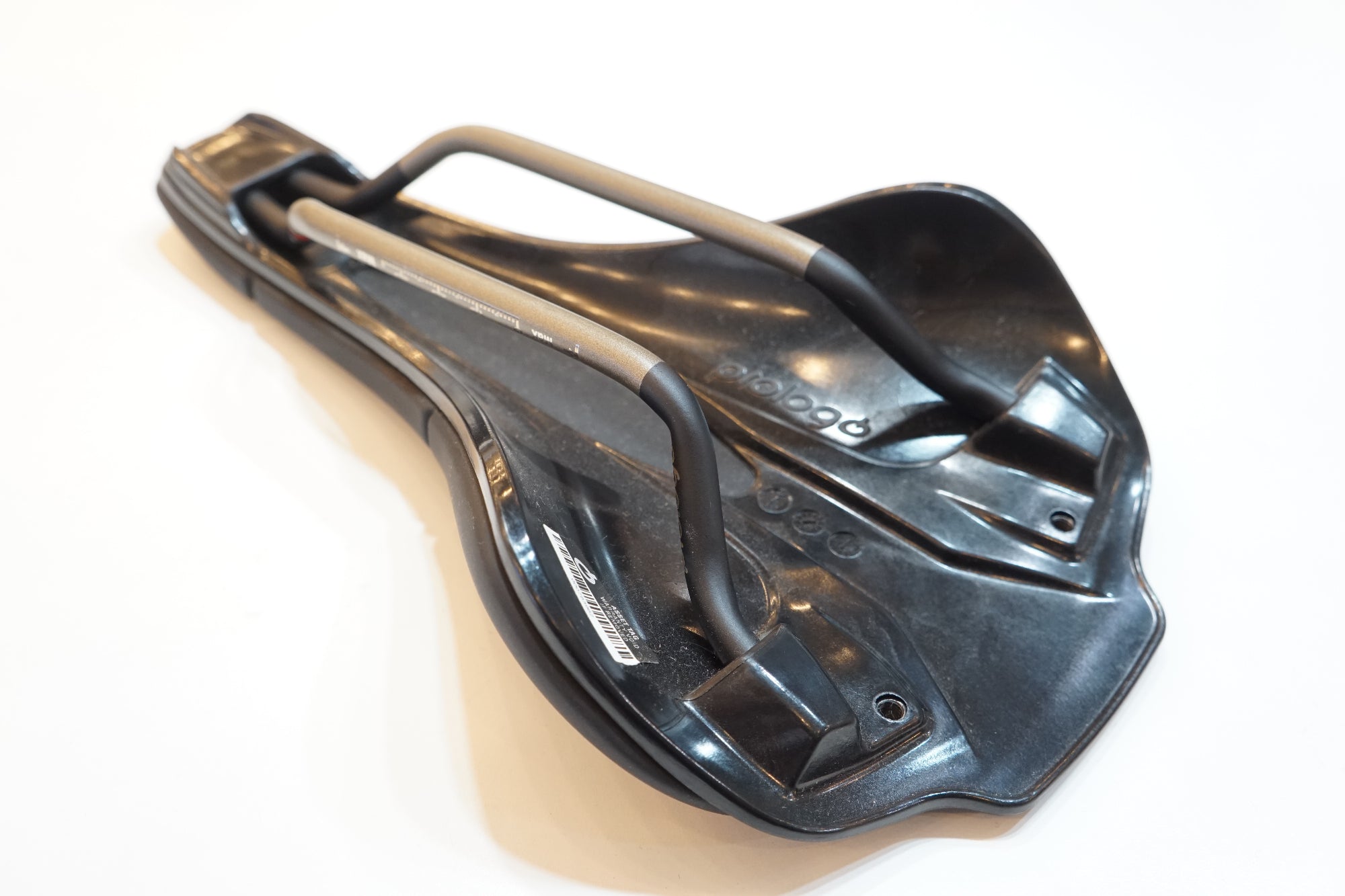 PROLOGO 「プロロゴ」 SCRATCH M5 TIROX サドル / バイチャリ浦和ベース