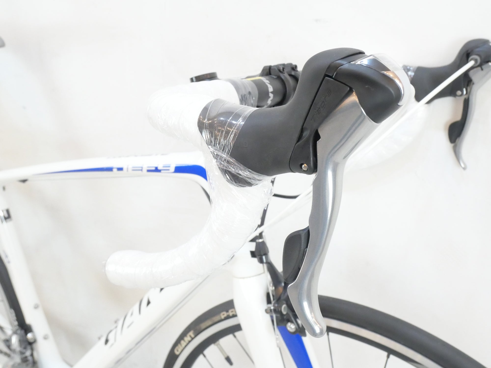 GIANT 「ジャイアント」 DEFY COMPOSITE 3 2013年モデル ロードバイク / バイチャリ浦和ベース