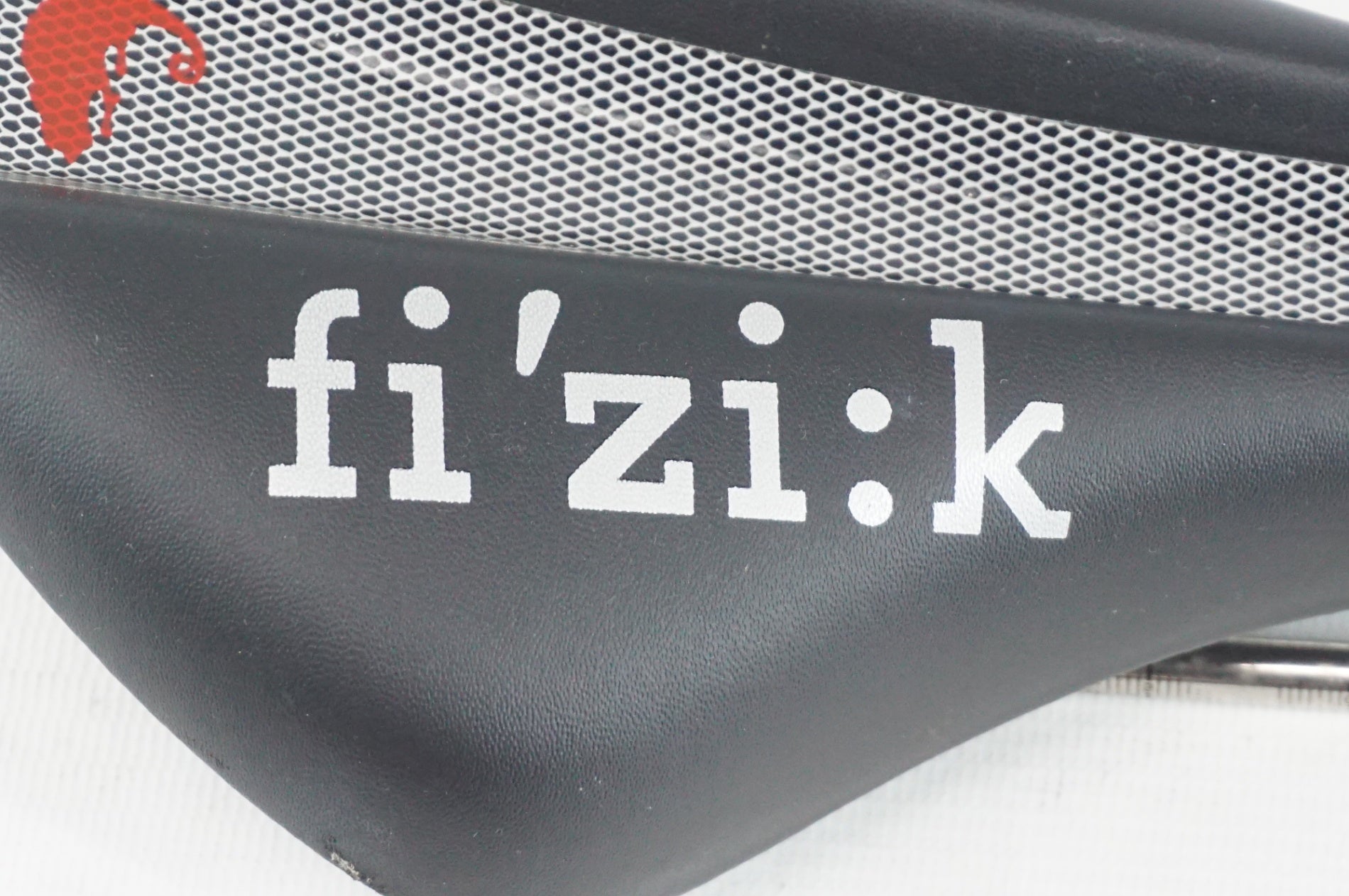 FIZIK 「フィジーク」 ANTARES VERSUS X k:ium サドル / 阪急塚口店