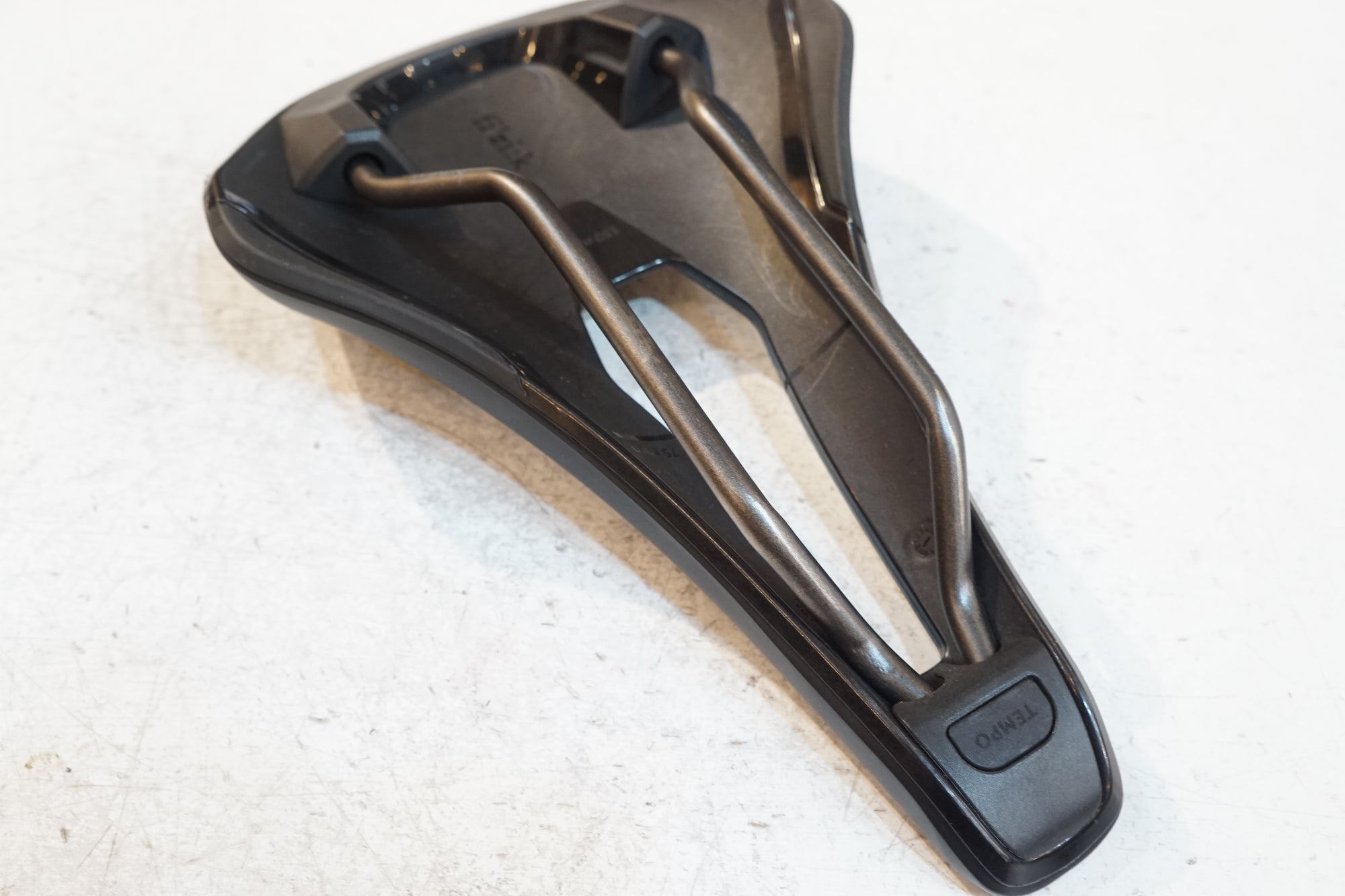 FIZIK 「フィジーク」 ARGO TEMPO R3 KIUM 150mm サドル / バイチャリ