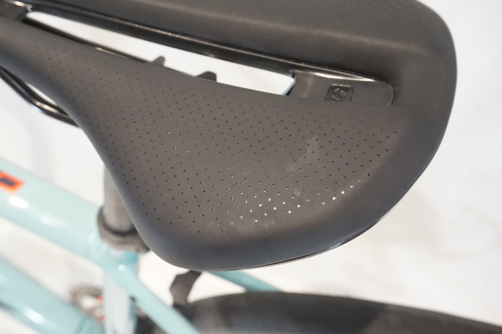 TREK 「トレック」 DOMANE AL4 DISC 2023年モデル ロードバイク / 横浜