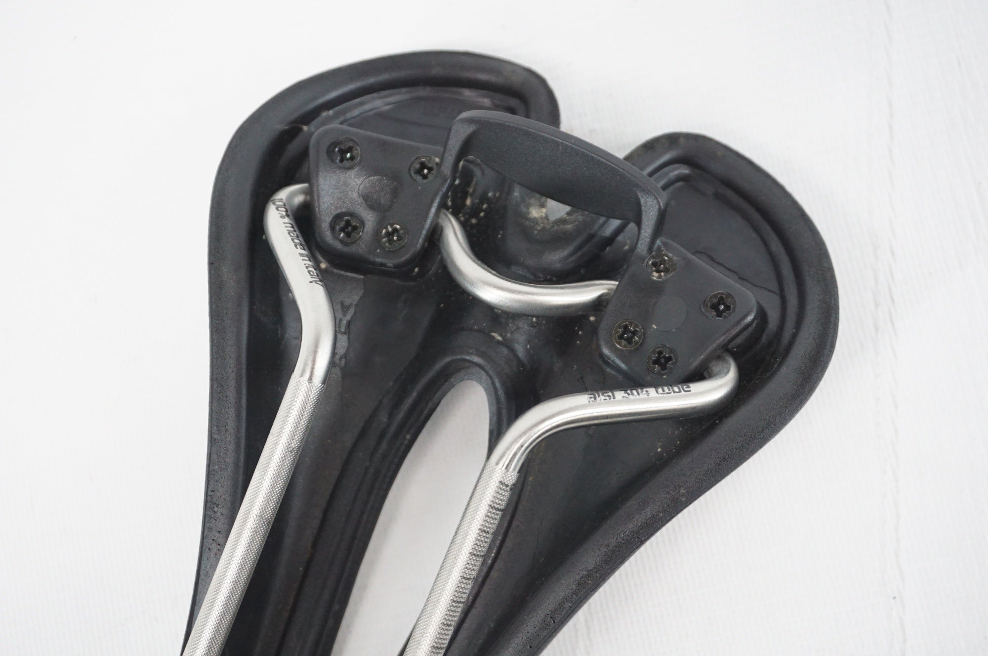 SELLE SMP 「セラエスエムピー」 HELL S サドル / 阪急塚口店