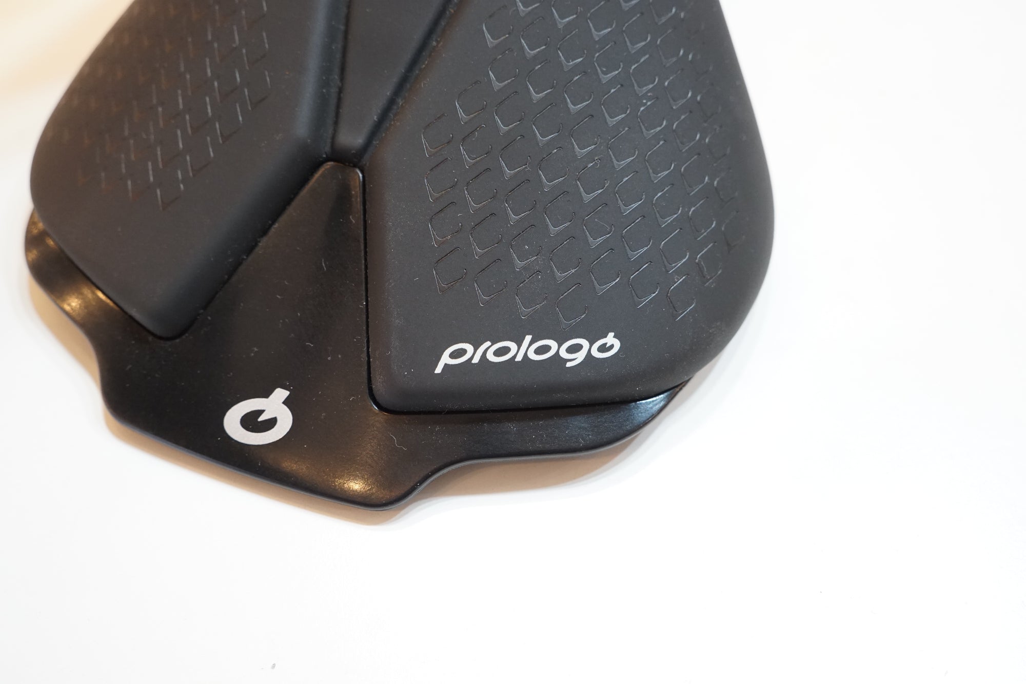 PROLOGO 「プロロゴ」 SCRATCH M5 TIROX サドル / バイチャリ浦和ベース