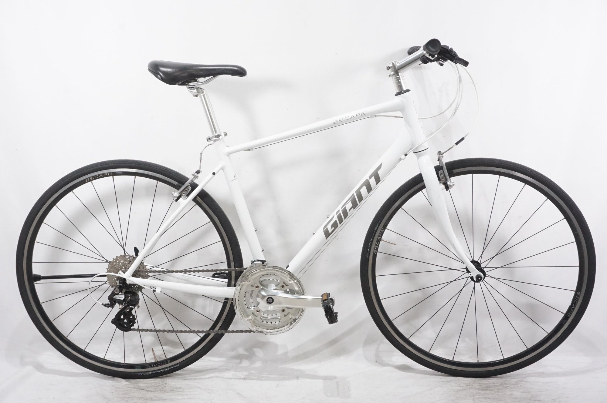 GIANT 「ジャイアント」 ESCAPE R3 2021年モデル クロスバイク / AKIBA店