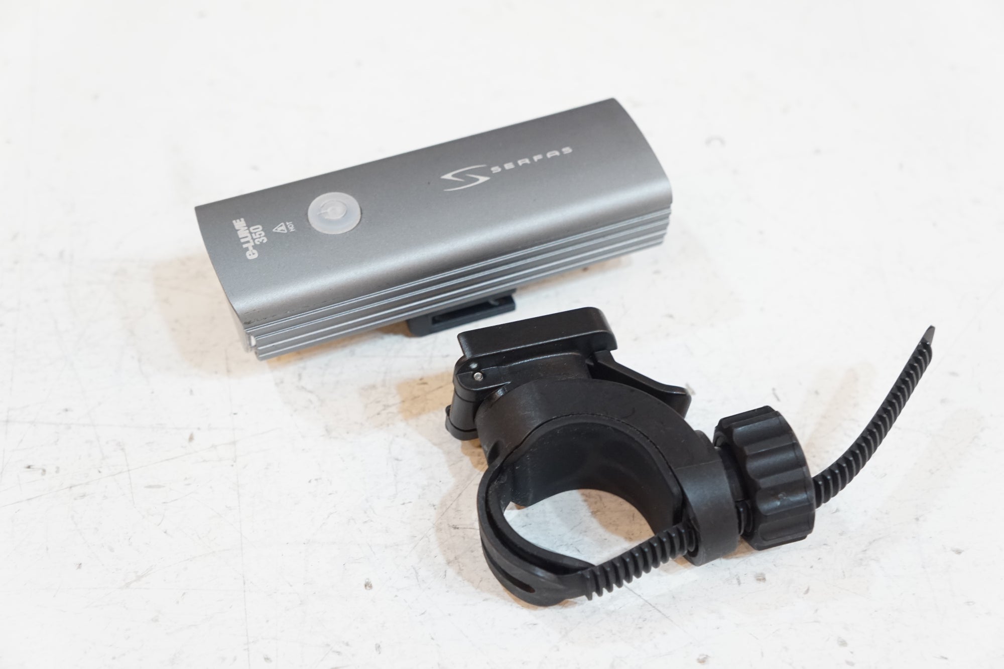 SERFAS 「サーファス」 E-LUME 350 フロントライト / バイチャリ浦和ベース