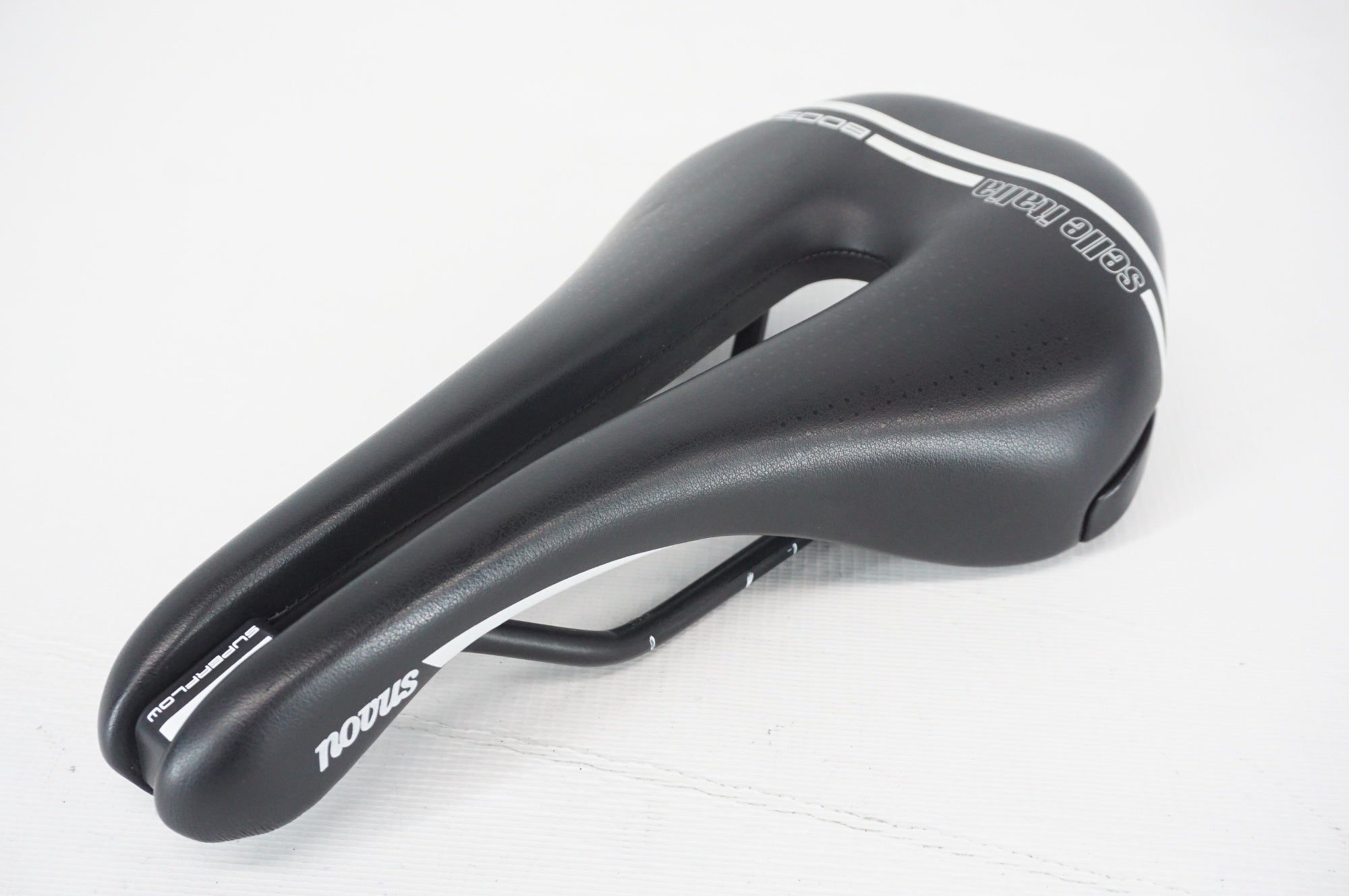 SELLE ITALIA 「セライタリア」 NOVUS BOOST TM MN SUPER FLOW サドル / 阪急塚口店