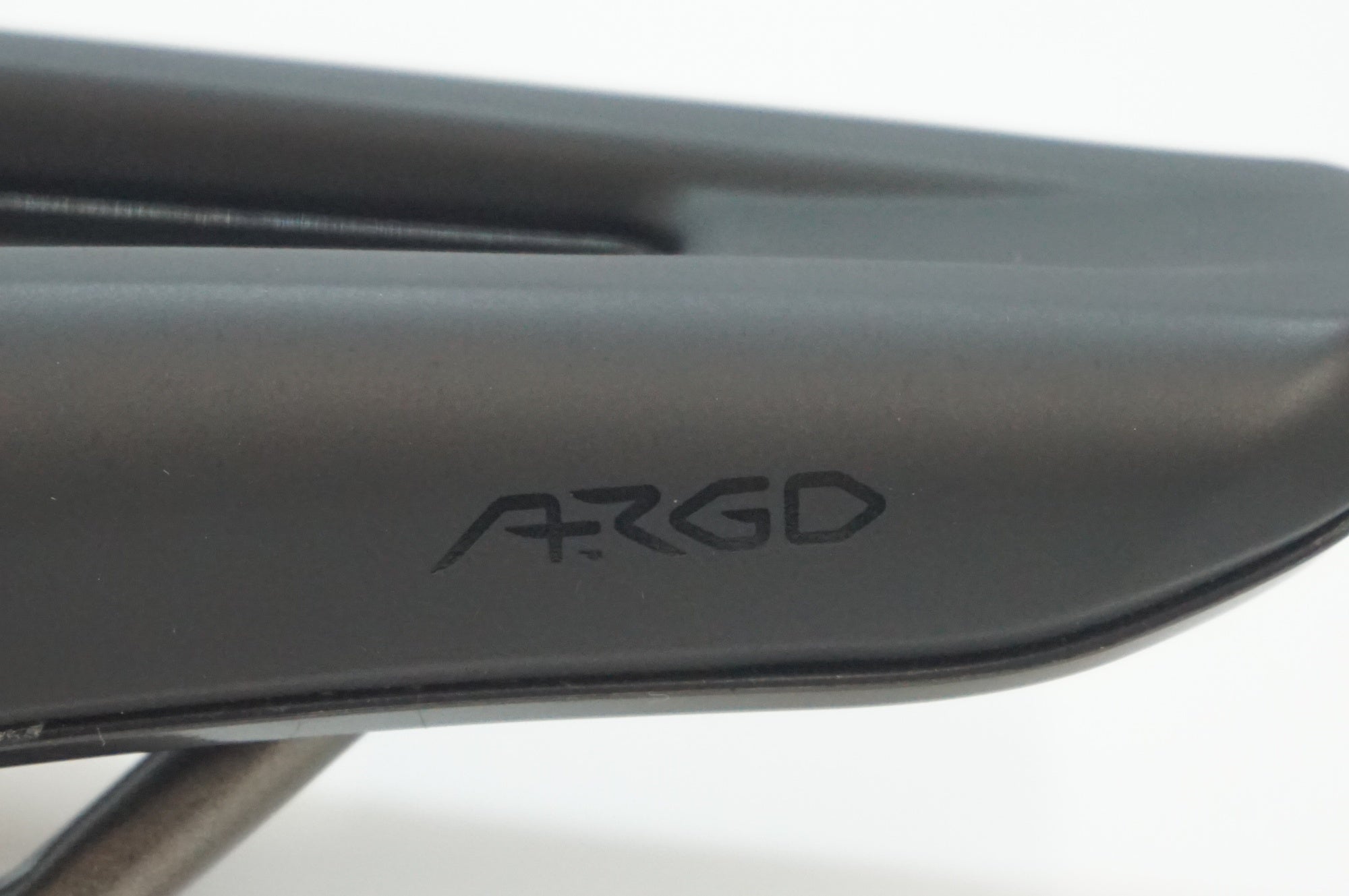 FIZIK 「フィジーク」 ARGO TEMPO R3 kiumレール サドル / 福岡店