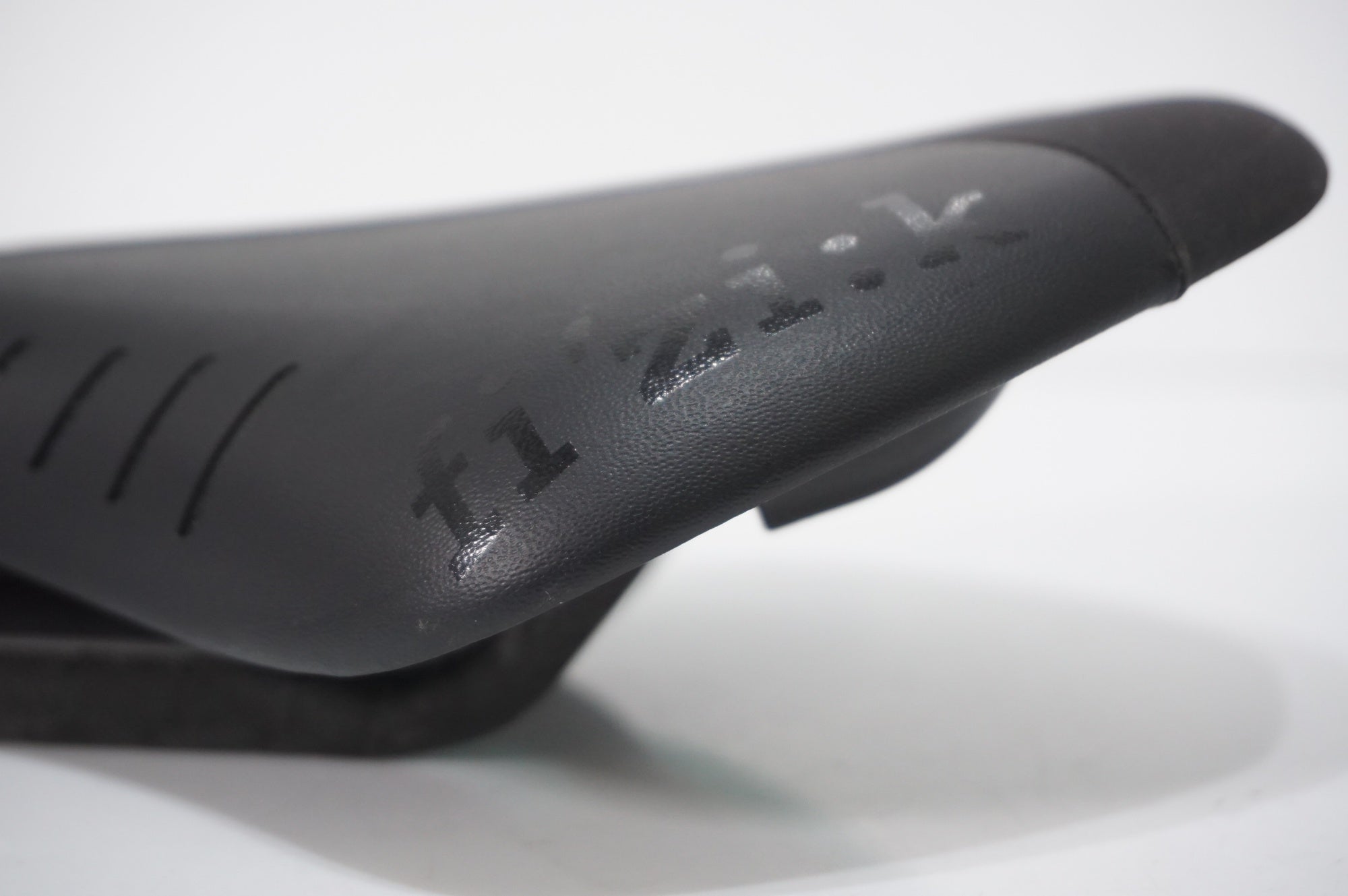 FIZIK 「フィジーク」 ANTARES R1 サドル / AKIBA店 ｜ バイチャリ公式