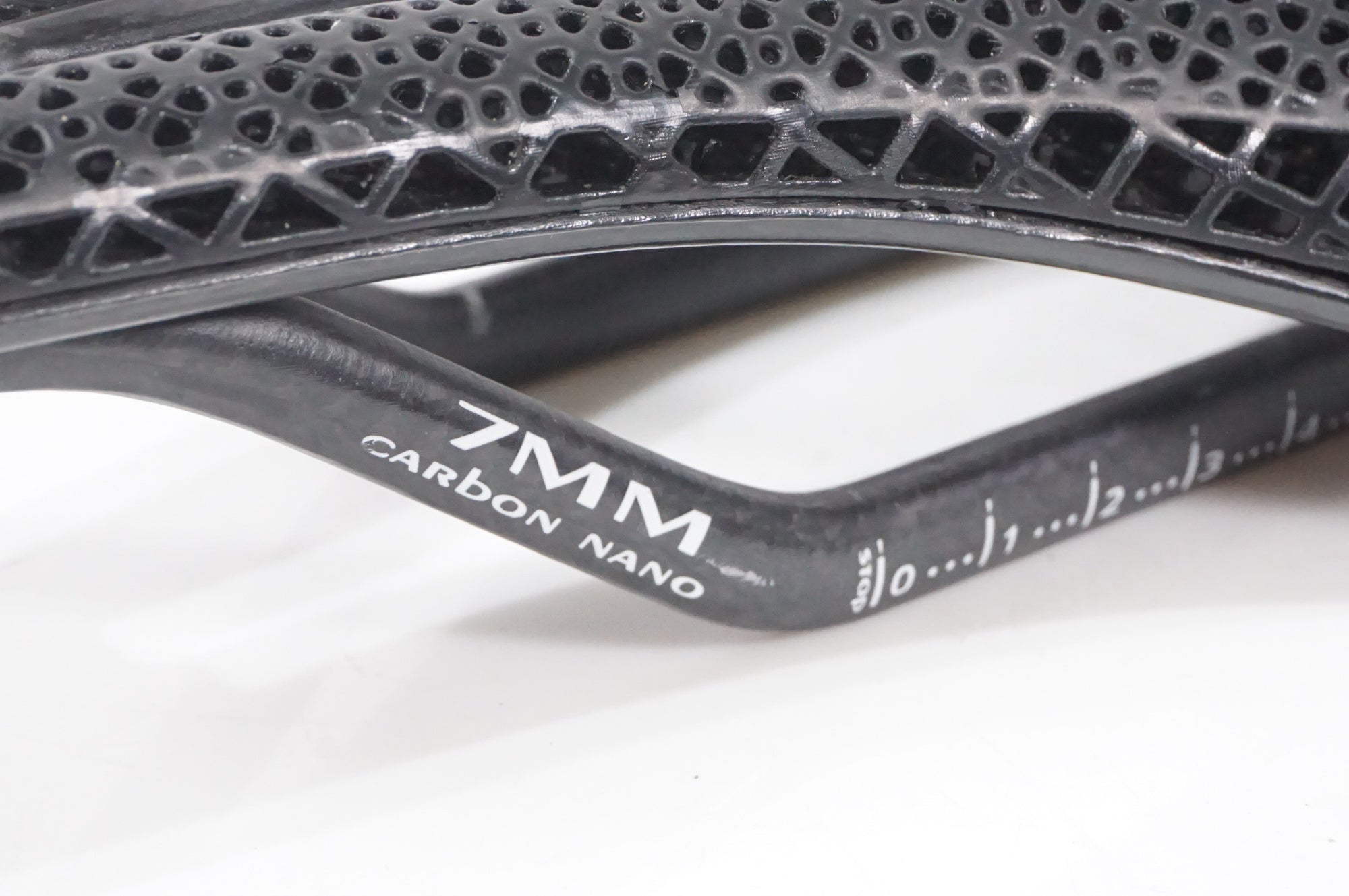 TNI 「ティーエヌアイ」 3D PRINTING 2 カーボンレールサドル / AKIBA店