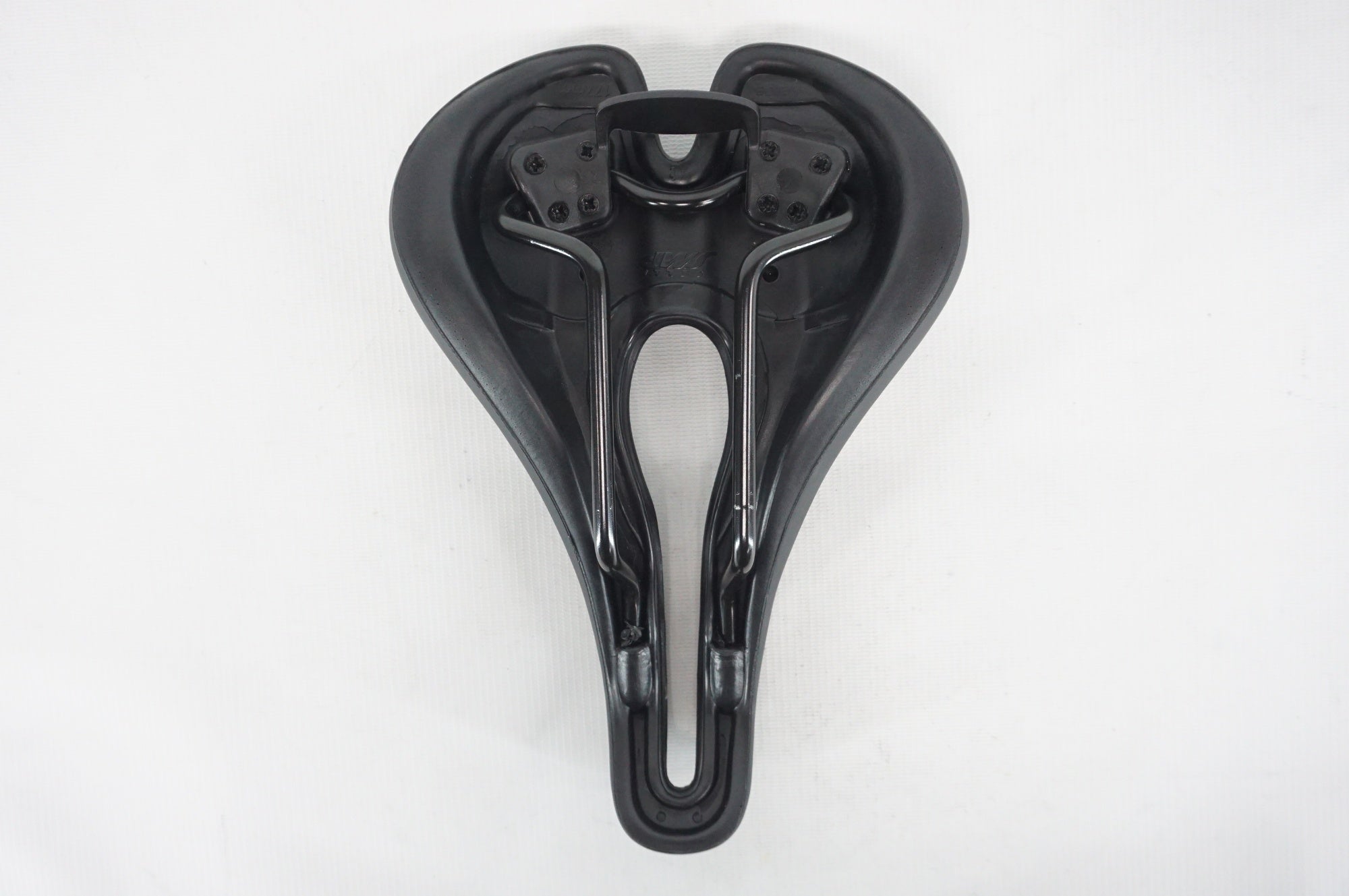 SELLE SMP 「セラエスエムピー」 LARGE サドル / 阪急塚口店