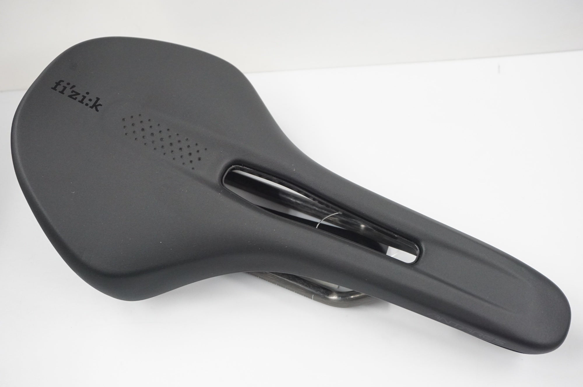 FIZIK 「フィジーク」 VENTO ANTARES R1 サドル / 福岡店