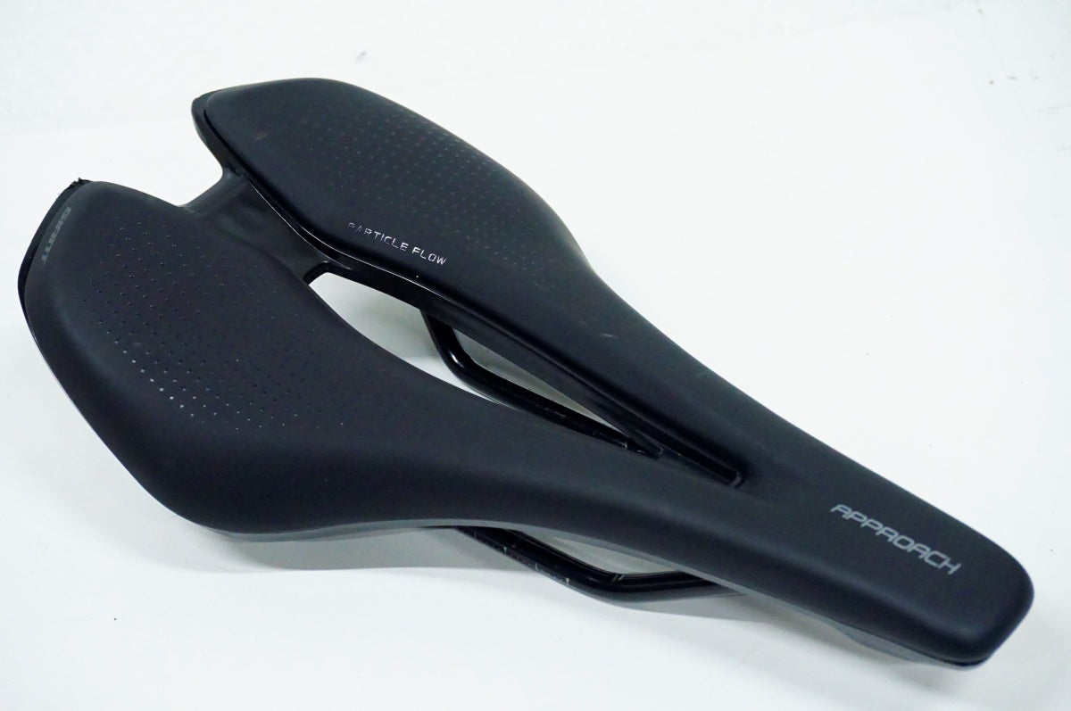 GIANT 「ジャイアント」 APPROACH サドル / 名古屋大須店