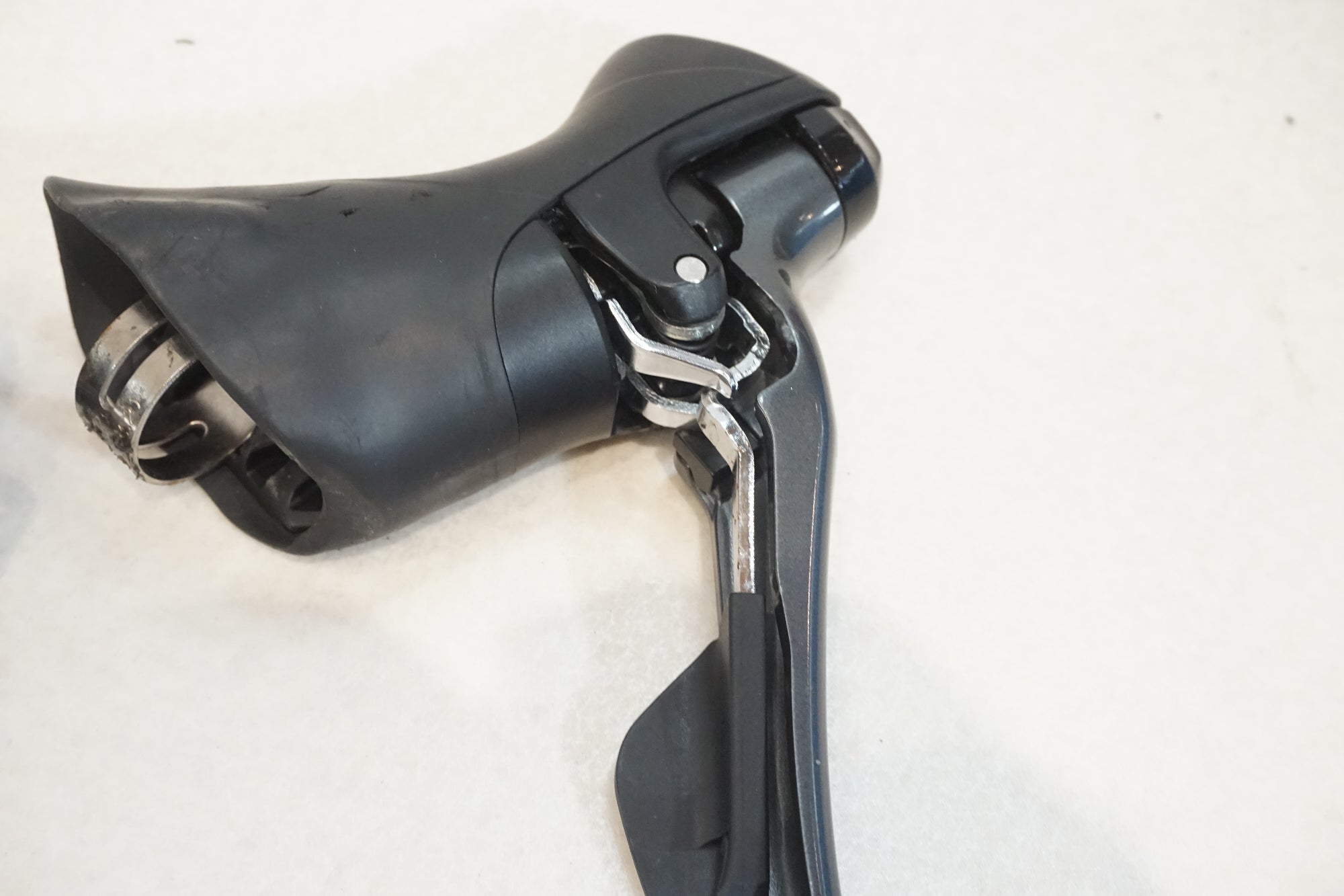 Shimano ST-R2000デュアルコントロールレバー　美品 SHIMANO 「シマノ」 CLARIS ST-R2000 デュアルコントロール